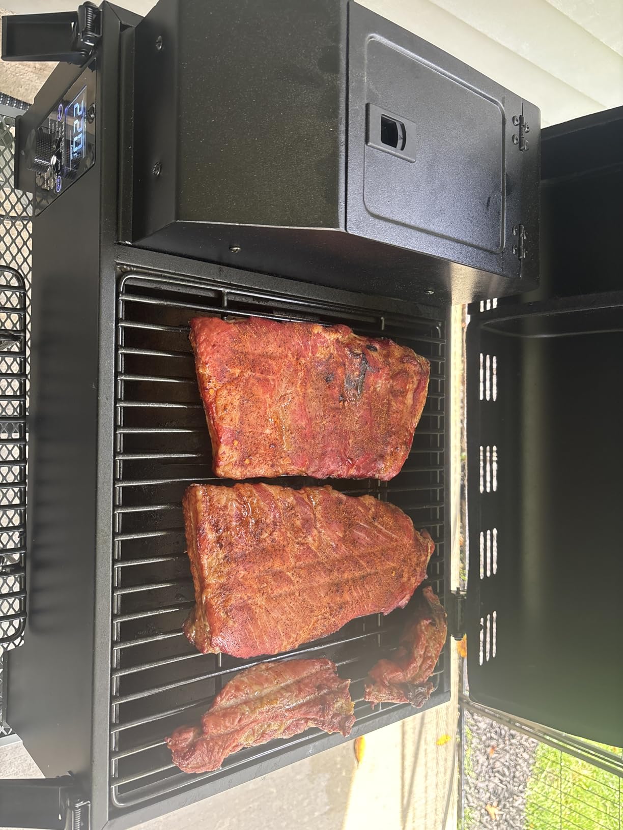 Pit Boss 150 Wood Pellet Grill & Smoker with Flame Broiler, 256-Sq. In. Cooking Space, 180F to 500F Range, 7 lb. Pellet Hopper, Portable for Tailgating, Camping or Travel, Black customer photo 2