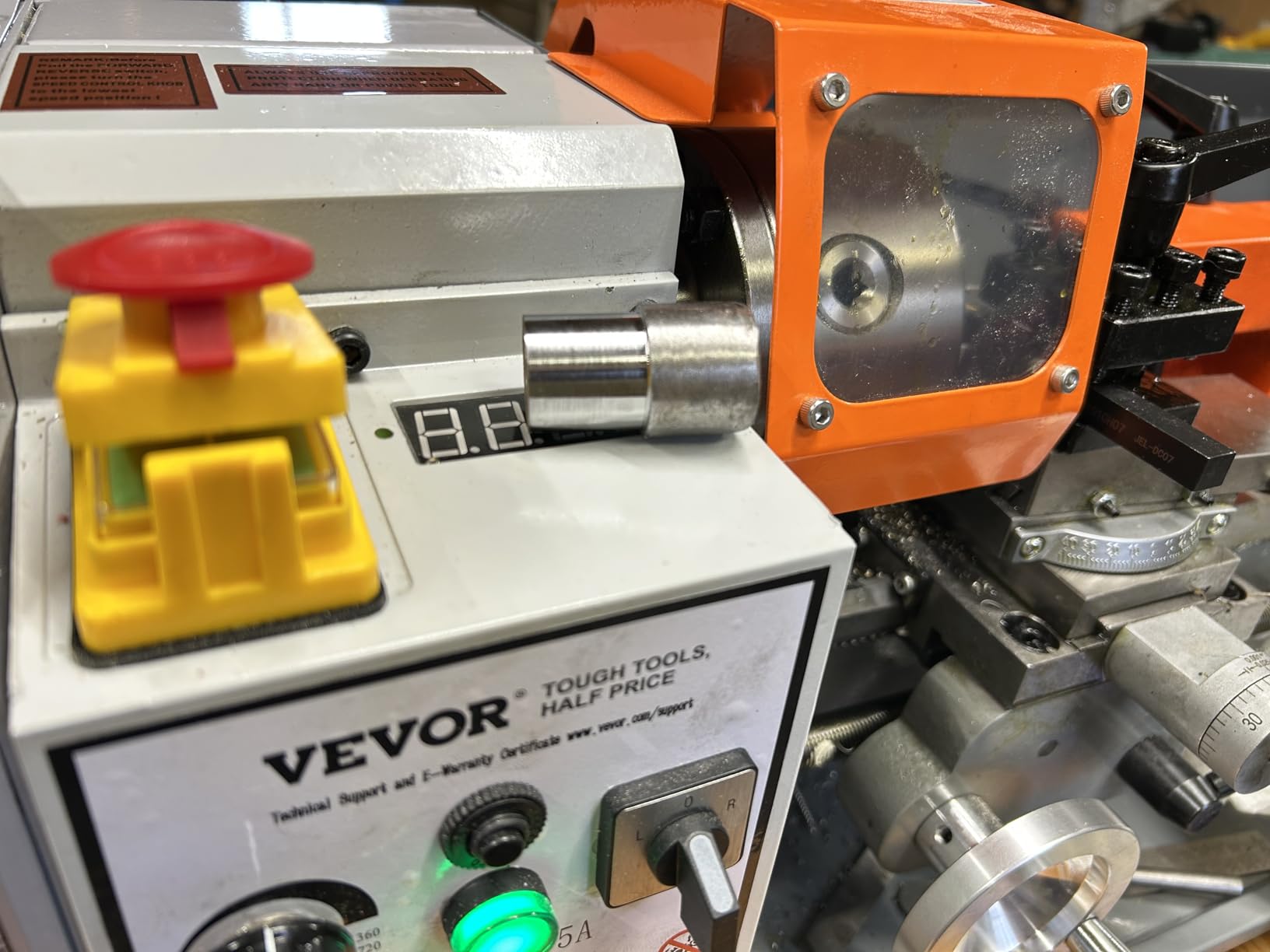 VEVOR Metal Lathe, 8.3'' x 29.5'' Benchtop Metal Lathe 0-2500 RPM Continuously Variable Speed 750W Brushless Motor Metal Gears with LCD Display Metal Lathe Machine customer photo 1