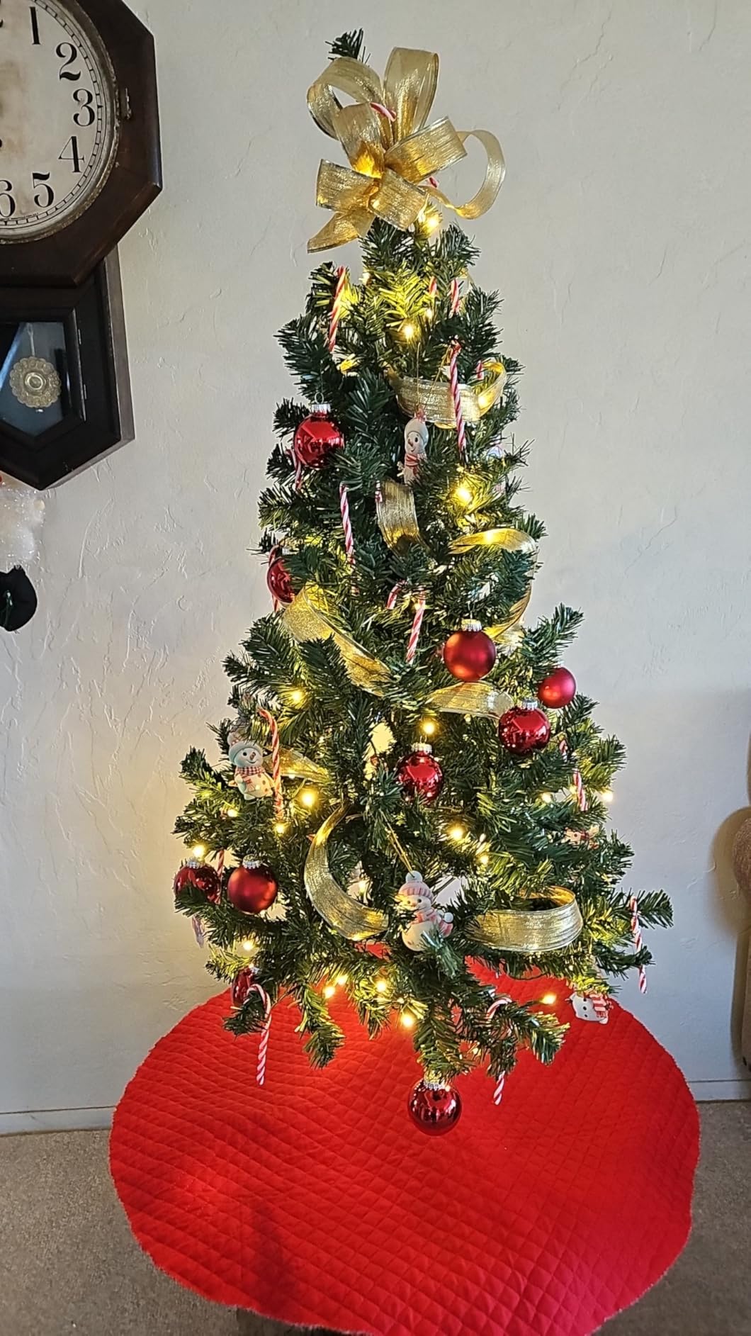 HOMCOM 8ft Snow Flocked Artificial Christmas Tree Hinged Xmas Tree Green, 2003 Tips, Foldable Metal Stand, Easy Assembly, for Home Office Holiday customer photo 2