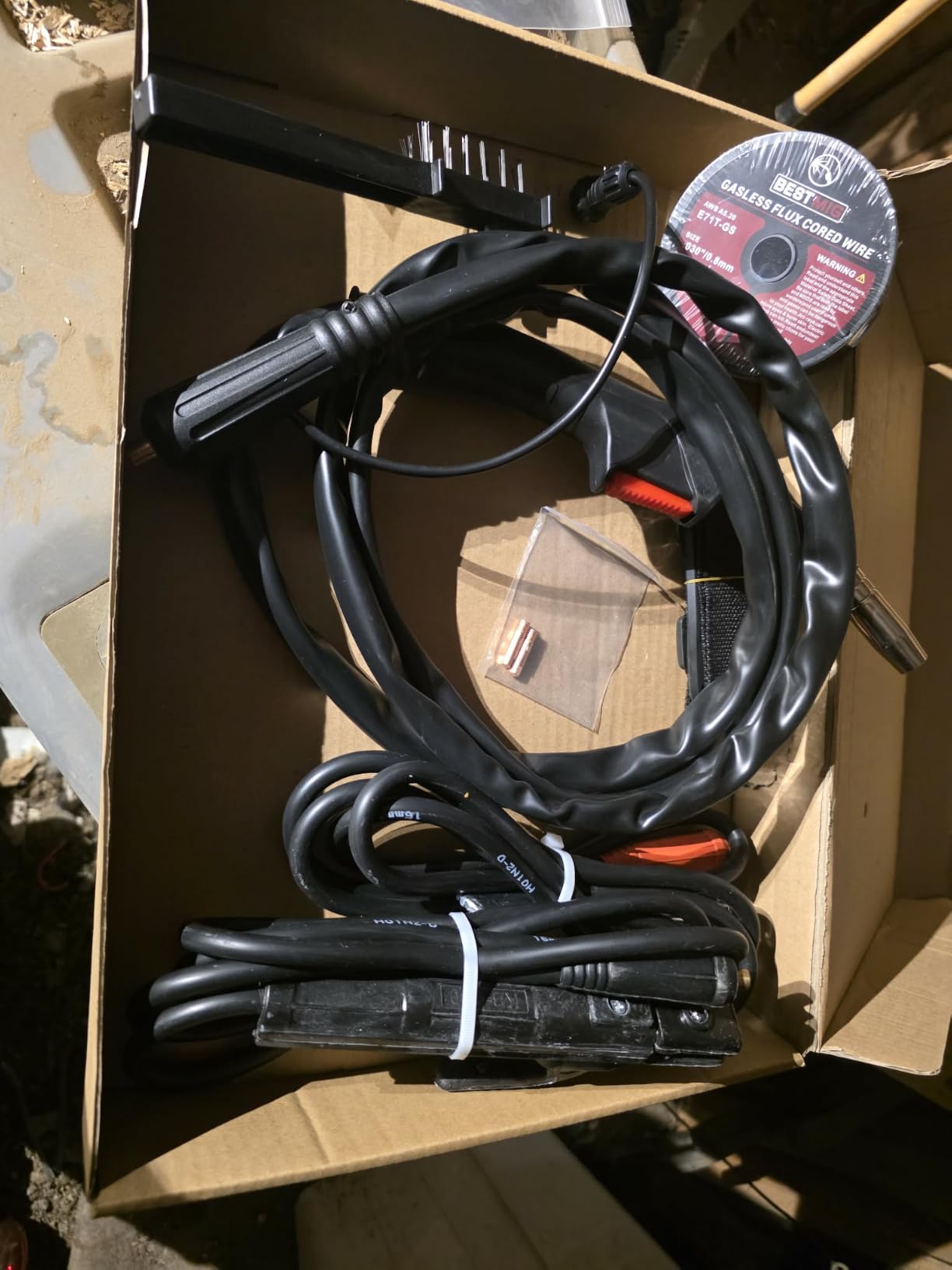 BESTMIG 135A MIG Welder - 3-in-1 Flux Core Welder, MIG/Lift TIG/Stick Welding Machine - Portable IGBT Inverter - 110V with Welder Helmet and Gloves (Red Black, MIG 135A Welder) customer photo 2