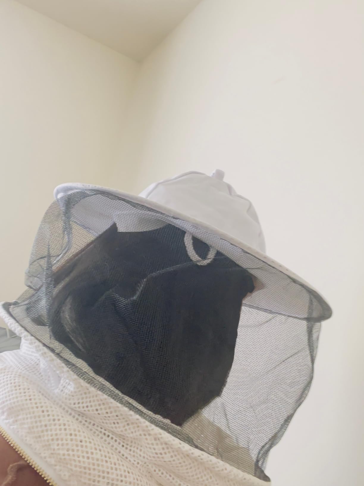 ANDES 3-Layer Mesh Ventilated Bee Suit with 2 Veils & Goatskin Gloves,L | Professional Full Body Sting-Proof Beekeeper Suit, Unisex for Beginners & Commercial Beekeepers customer photo 1