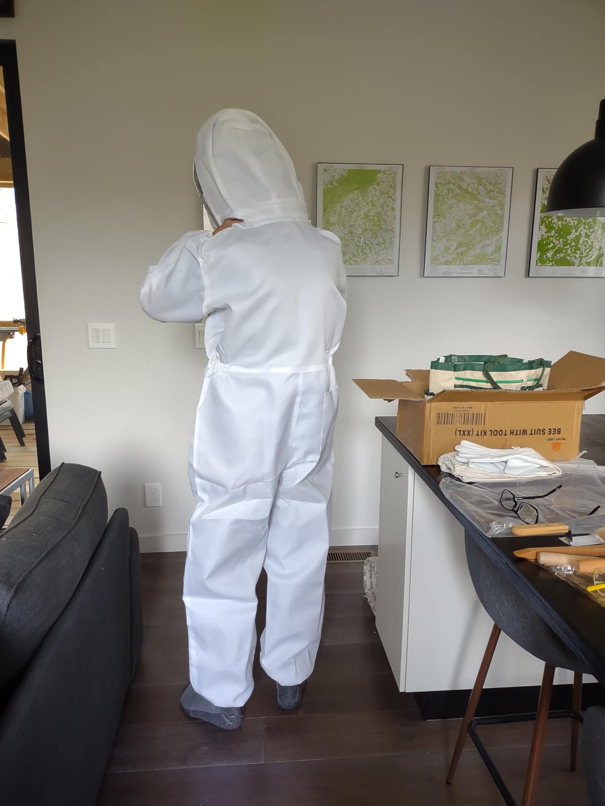 Honey Lake 31Pcs Beekeeping Supplies Starter Kit with Bee Suit - Includes Bee Smoker, Beehive Frame Holder, Frame Grip, Hive Tool, Bee Marking Pen & More Tools for Beginner Beekeepers (XL) customer photo 1