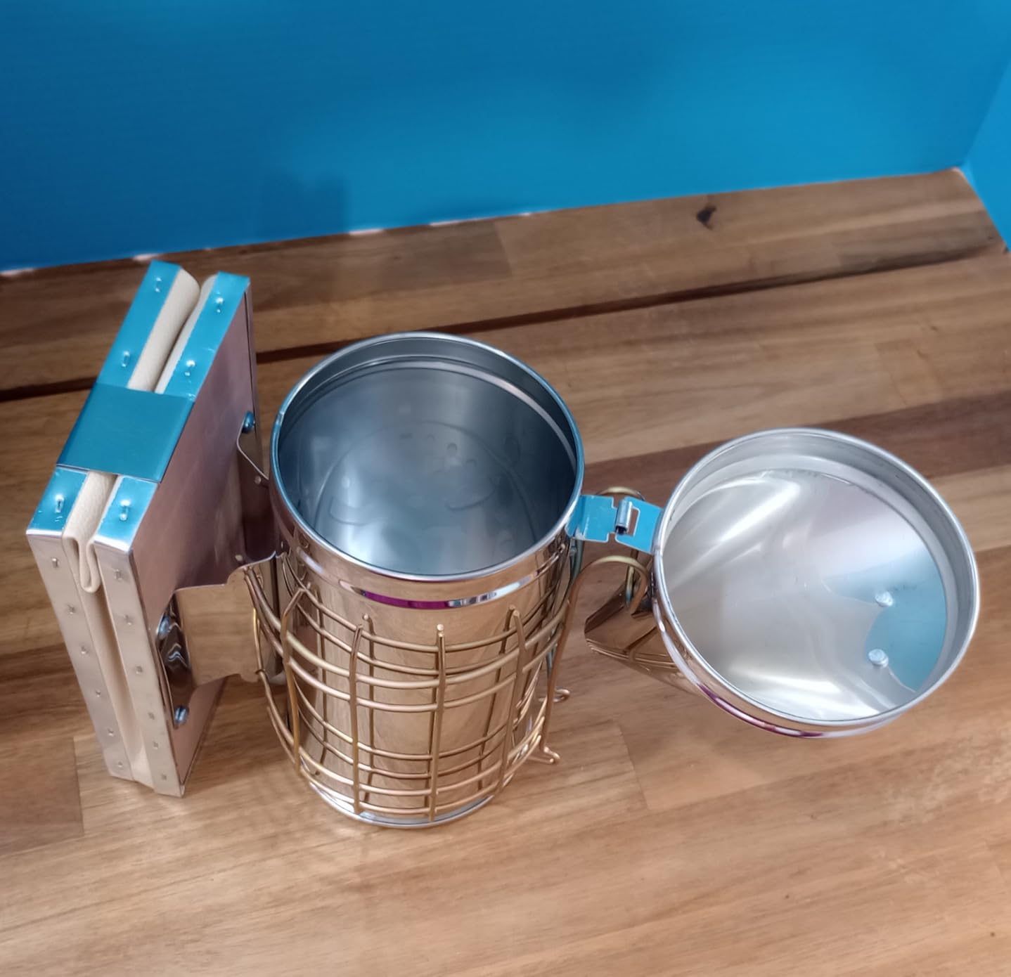 Bee Hive Smoker Kit - Stainless Steel Smoker with Heat Shield, Practical Beekeeping Supplies for Beginners & Professionals customer photo 1