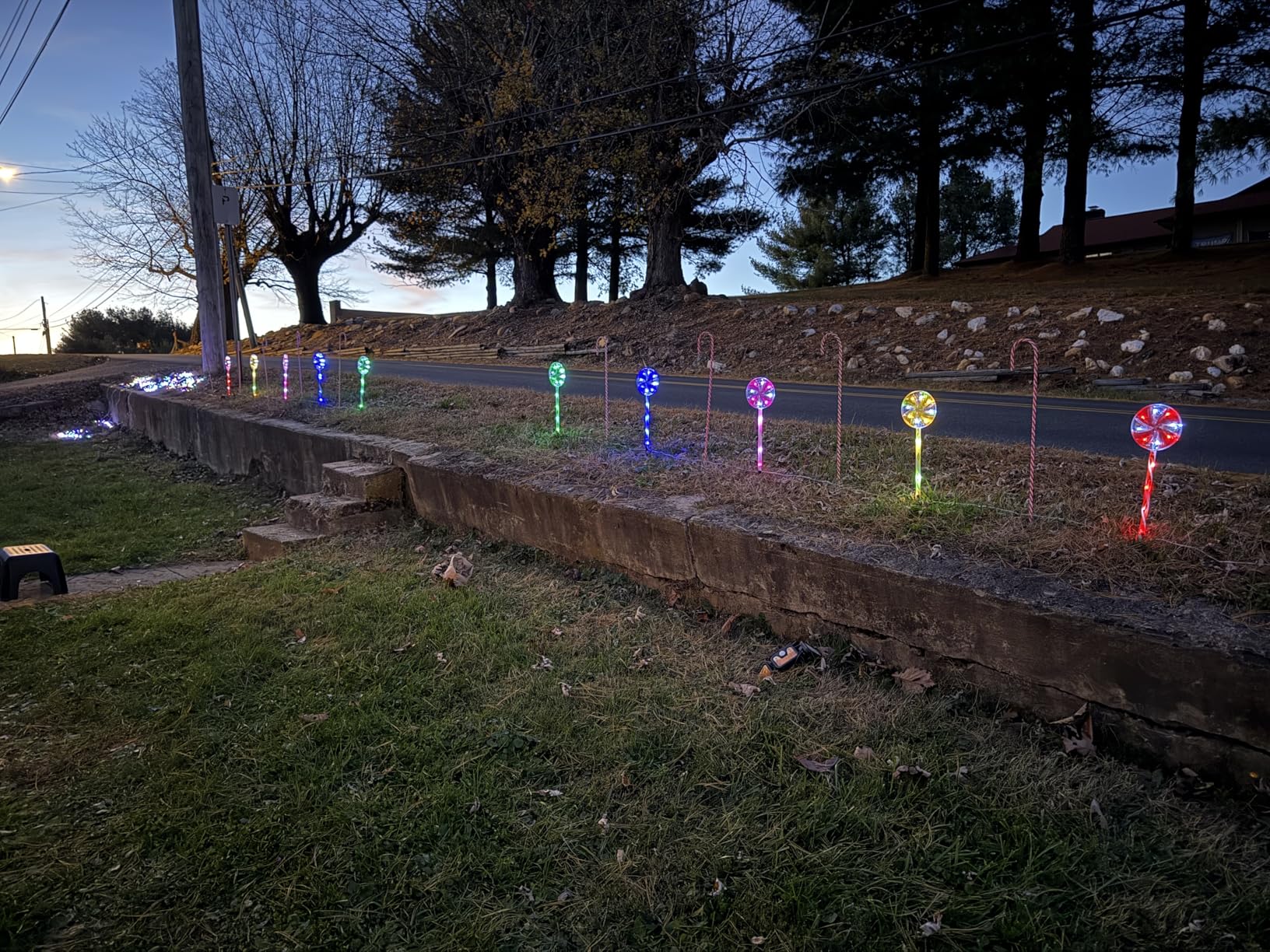 Outdoor Christmas Decorations, Lollipop Pathway Lights, 5 Pack | Solar Pathway Lights, Lollipop Stakes, 8 Modes, Waterproof, Candy Cane Walkside Display, for Yard, Lawn, Garden customer photo 2