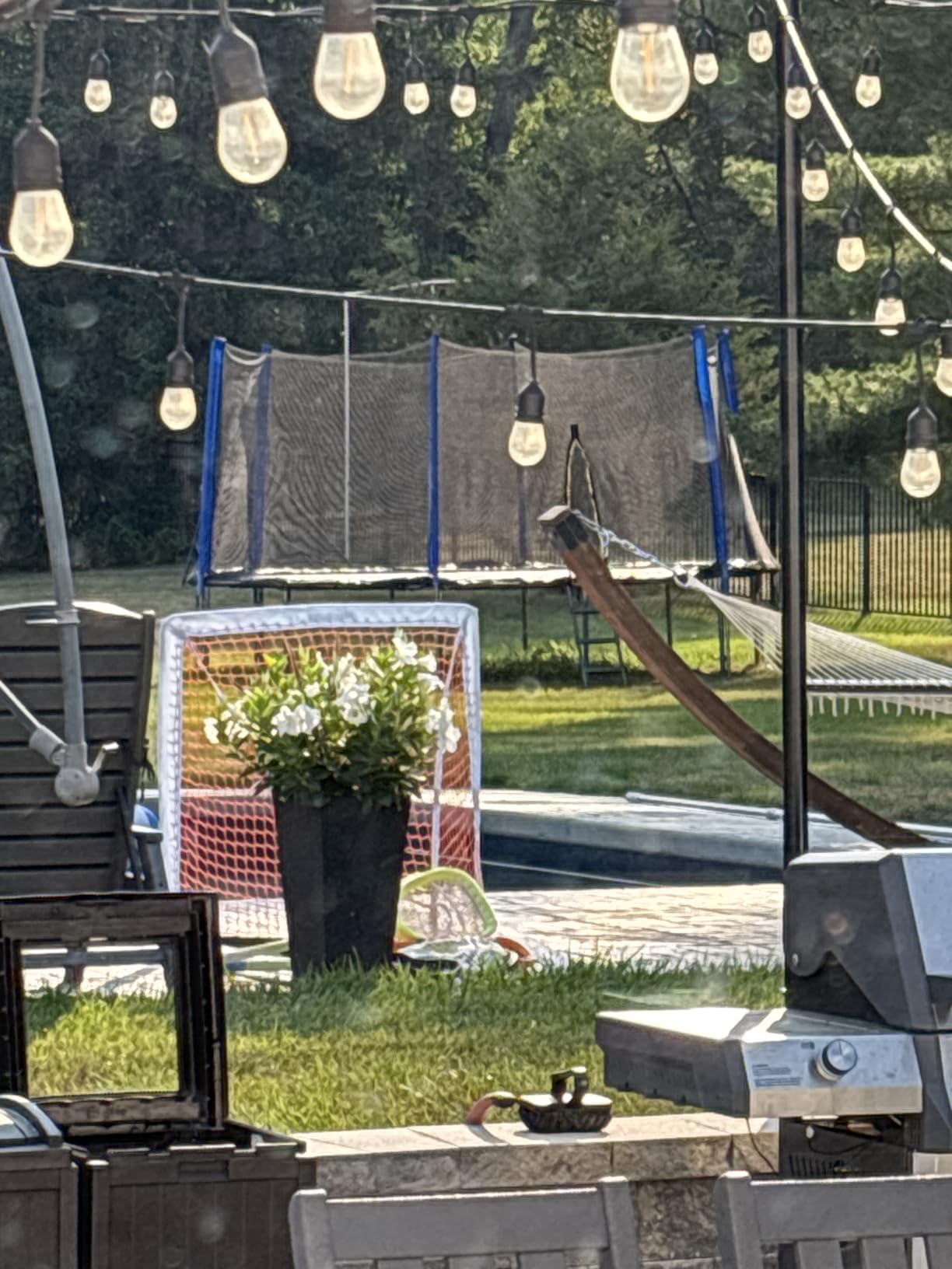 Zupapa 1800LBS Capacity No-Gap Design 16 15 14 12FT Trampoline with Safety Enclosure Net and Non-Slip Ladder 10-Year Quality Assurance - Perfect for Kids Family Outdoor Backyard Fun customer photo 2