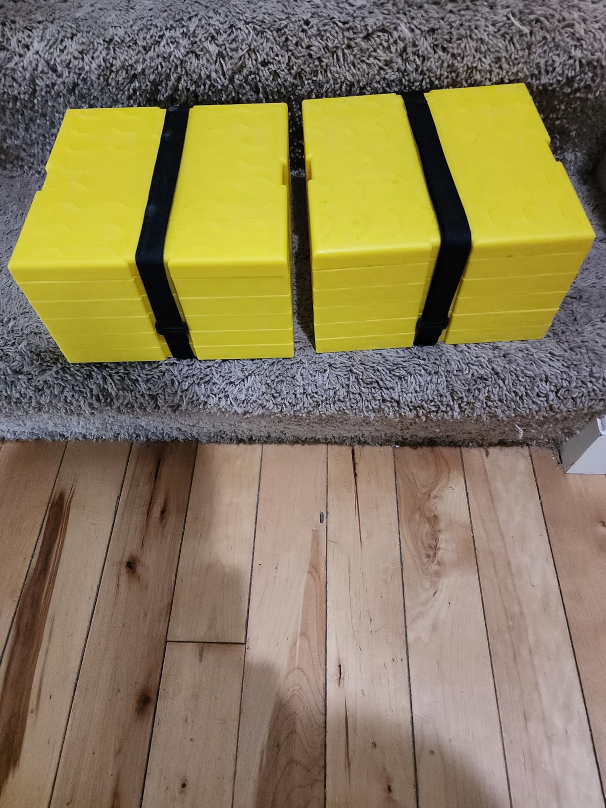 WELLUCK RV Leveling Blocks 12 Pack, Heavy Duty Camper Blocks & Interlocking Design Camper Levelers with 2 Velcro Straps - Customizable Height Sturdy RV Blocks for Single & Dual Wheels customer photo 1