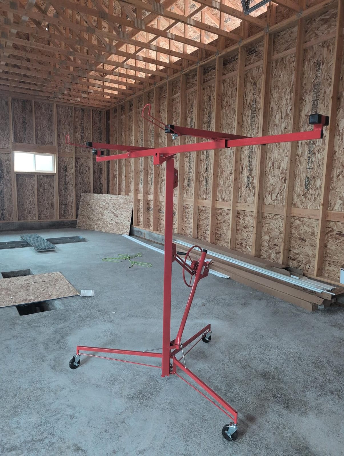 VEVOR 11ft Drywall Lift, Heavy-Duty 150 lbs Sheetrock Hoist with Adjustable Telescoping Arm, Lockable Wheels, Drywall Lifter Panel Jack Hoist Tools Ideal for Ceiling & Wall Installation (Red) customer photo 1