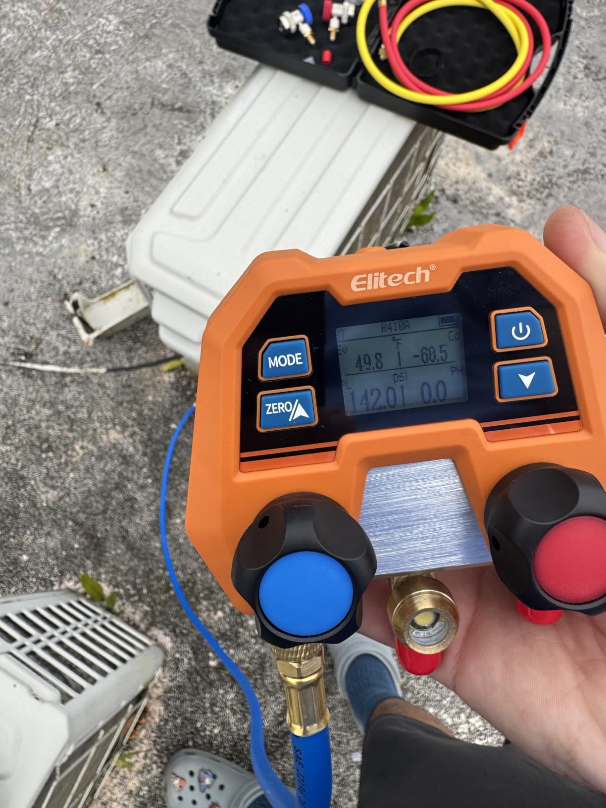 Elitech Digital Manifold Gauge AC Charging Kit with R410A R134a Accessories | 88 Refrigerants, ±1% Accuracy, P/T Calculation, Evap & Cond Temp, 3 Hoses, R410A Adapters, R134a Couplers, Can Tap customer photo 1