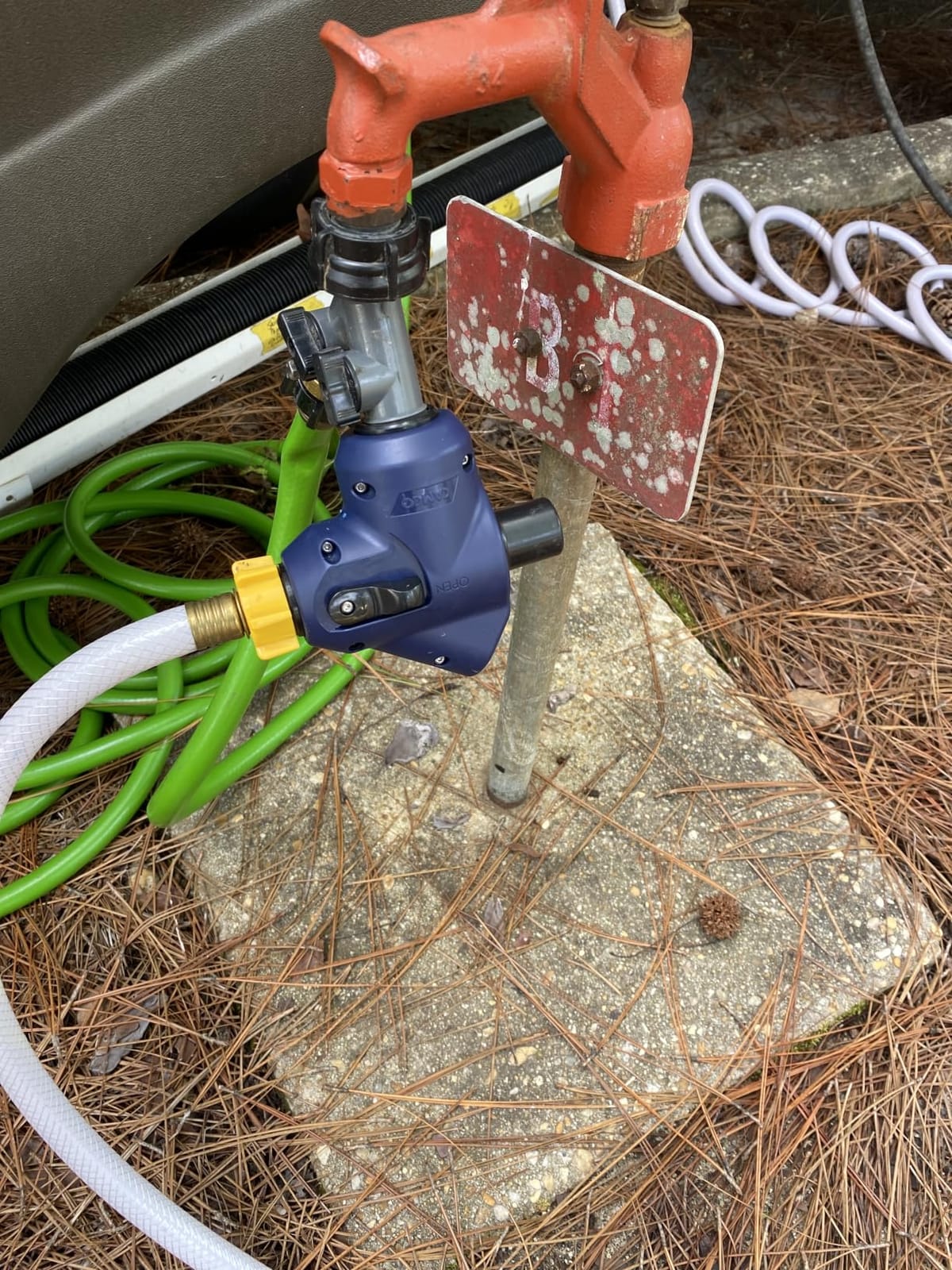 Camco Tastepure 4-in-1 Adjustable RV Water Pressure Regulator - Combines a 90 Degree RV Hose Elbow Design, Pressure Gauge, Adjustable Regulator, & Shut-Off Valve in One RV Accessory (40065) customer photo 1