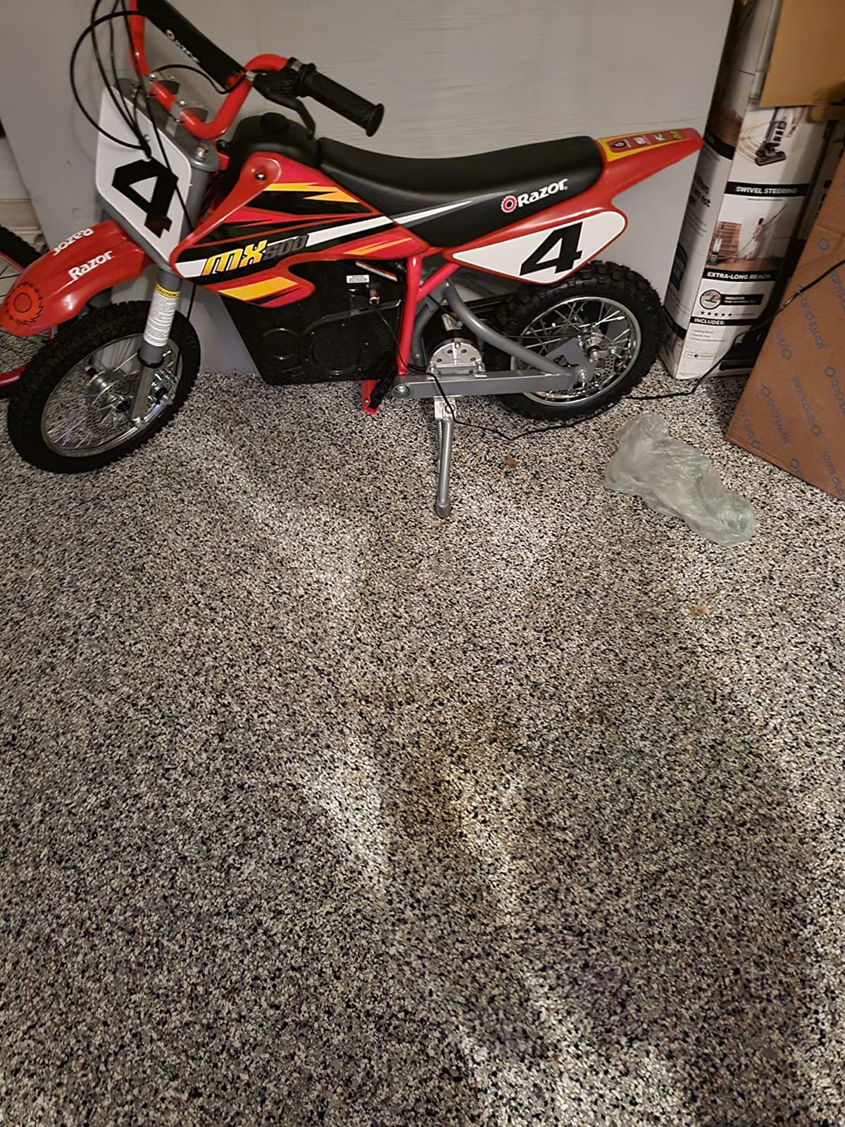 Razor MX500 Dirt Rocket Bike Electric Ride-On for Teens Ages 14+, 175 Pounds Max Weight, Red – 36-Volt Battery, up to 15 Mph, 40-Minute Run Time, Twist-Grip Throttle, Pneumatic Tires customer photo 2