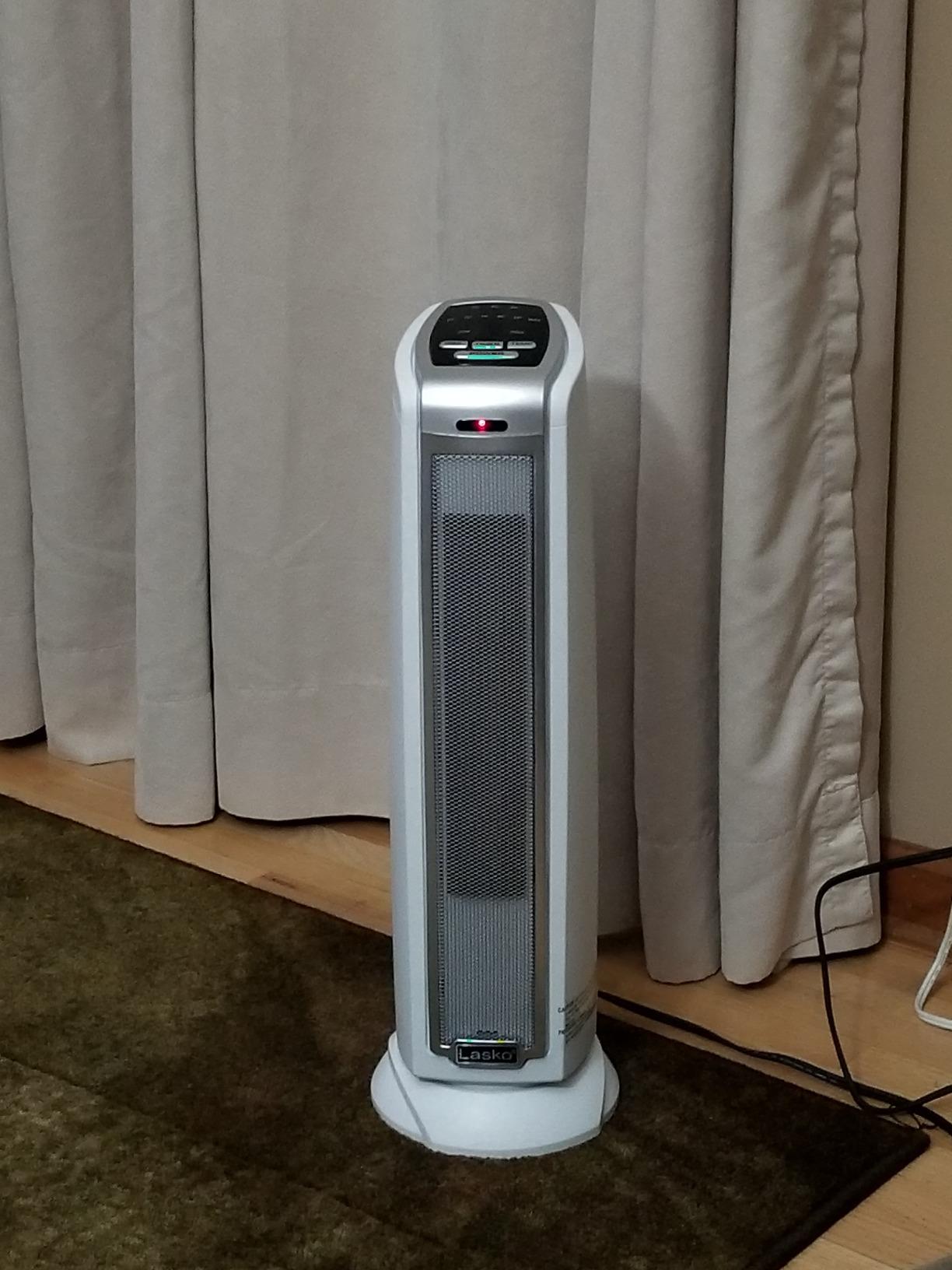 Lasko Oscillating Ceramic Tower Space Heater - 23” - 5775 - White customer photo 1