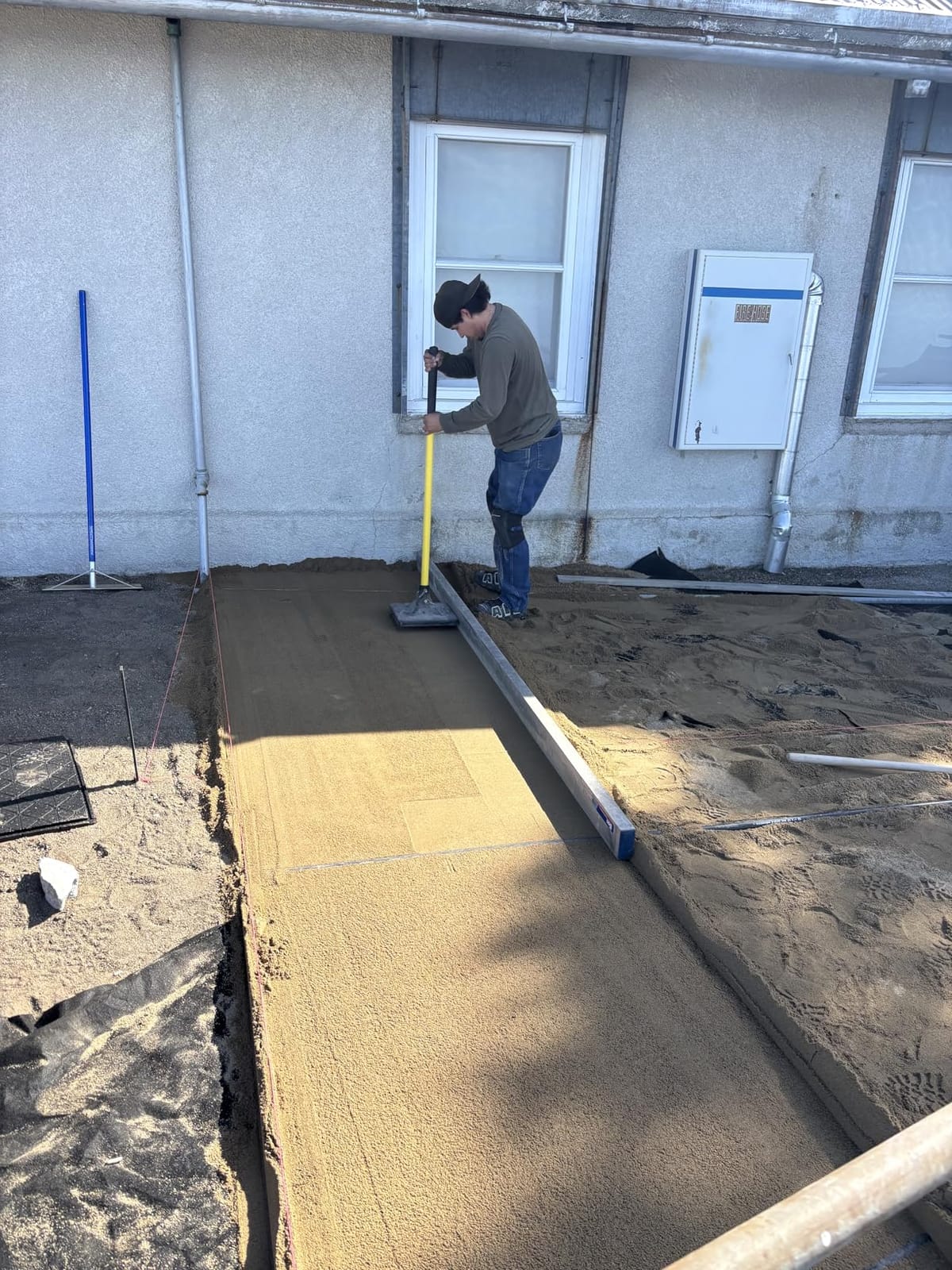 Bon Reinforced Aluminum H Screed – 3/4 in. x 4 in. x 8 ft. with Center Rib and Replaceable End Caps – Heavy-Duty Screeding Tool for Large Concrete Pours customer photo 2