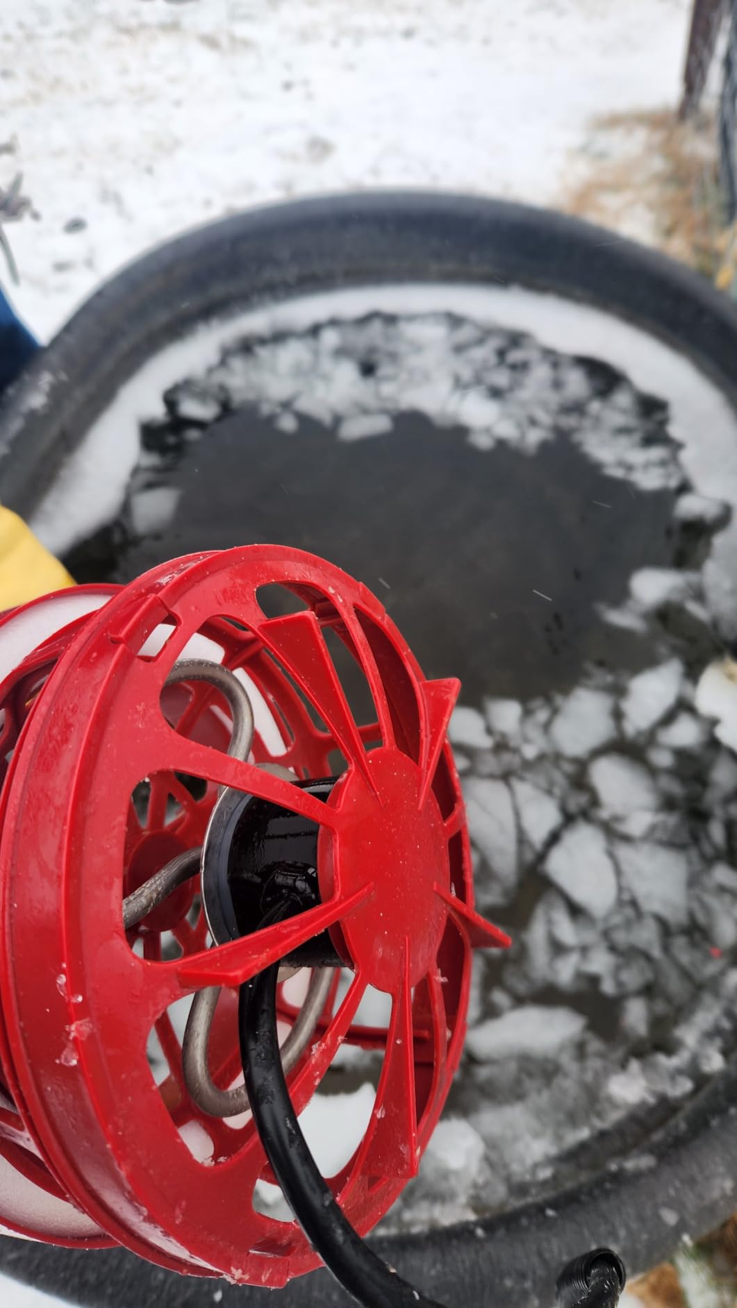 K&H Stock Tank Deicer, Pond Heater, 500W, Safety Listed, Red customer photo 1