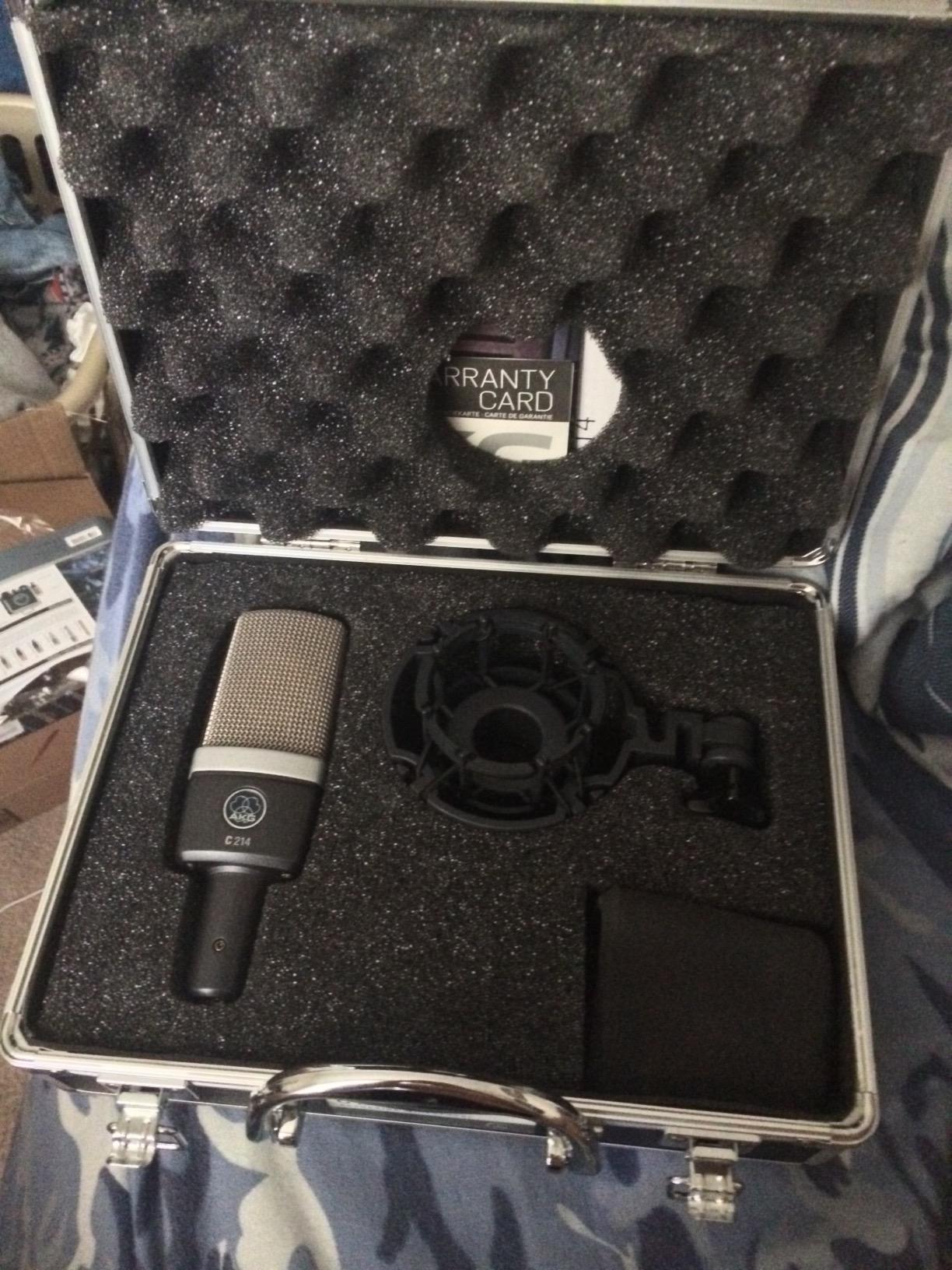 AKG Pro Audio C214 Studio Grade Professional Large Diaphragm, Single Capsule, Vocal and Instrument Condenser Microphone with Rugged Aluminum Carrying Case. XLR Connector. Gray with Gold customer photo 2