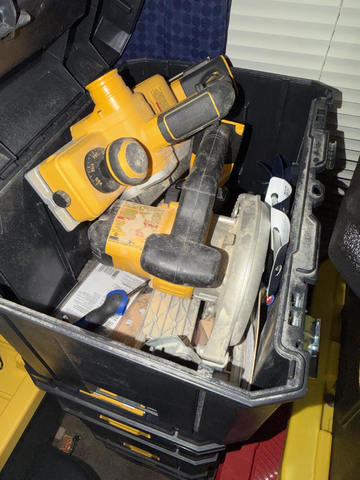 DEWALT TSTAK Tool Box, Extra Large Design, Removable Tray for Easy Access to Tools, Water and Debris Resistant (DWST17806) customer photo 2