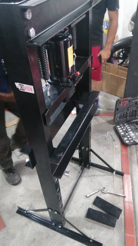 20 Ton Shop Press, Hydraulic, Black Widow customer photo 1