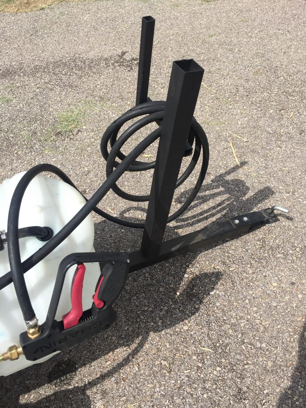 CHAPIN International Inc. 97600 15-Gallon, 12-Volt EZ Tow Dripless Fertilizer, Herbicide and Pesticide Sprayer, 15-Gallon (1 Sprayer/Package) customer photo 1