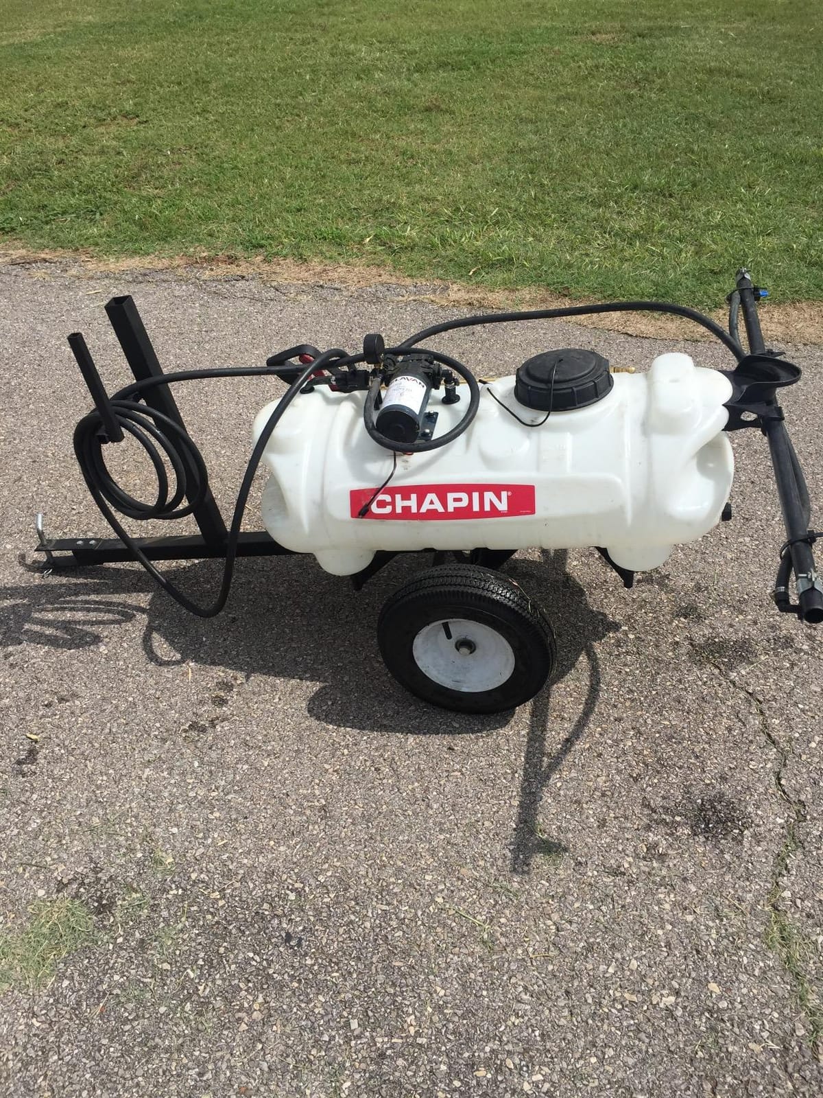 CHAPIN International Inc. 97600 15-Gallon, 12-Volt EZ Tow Dripless Fertilizer, Herbicide and Pesticide Sprayer, 15-Gallon (1 Sprayer/Package) customer photo 2