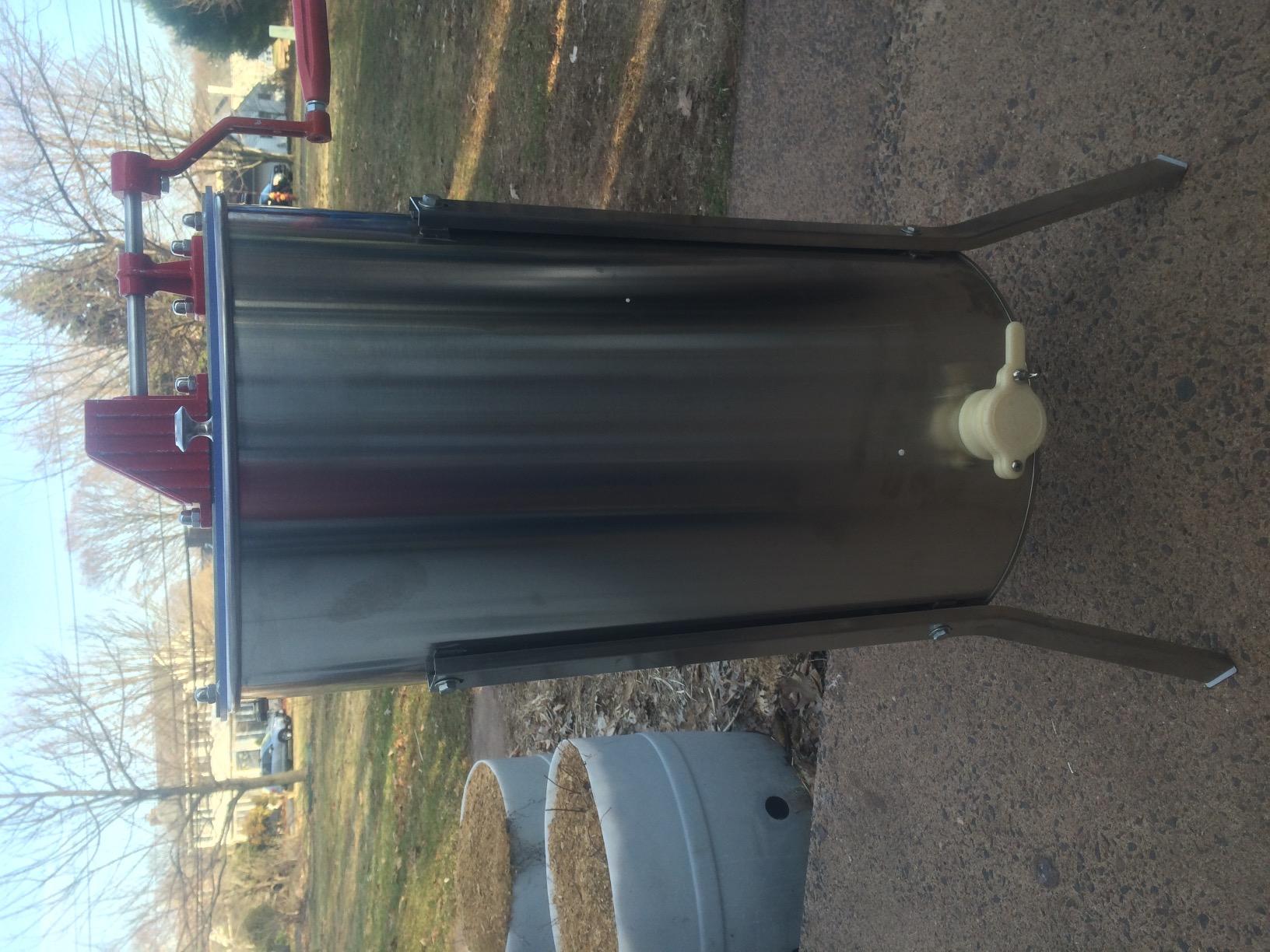 GOODLAND BEE SUPPLY Hardin Professional 2 Frame Manual Honey Extractor, Metallic customer photo 2