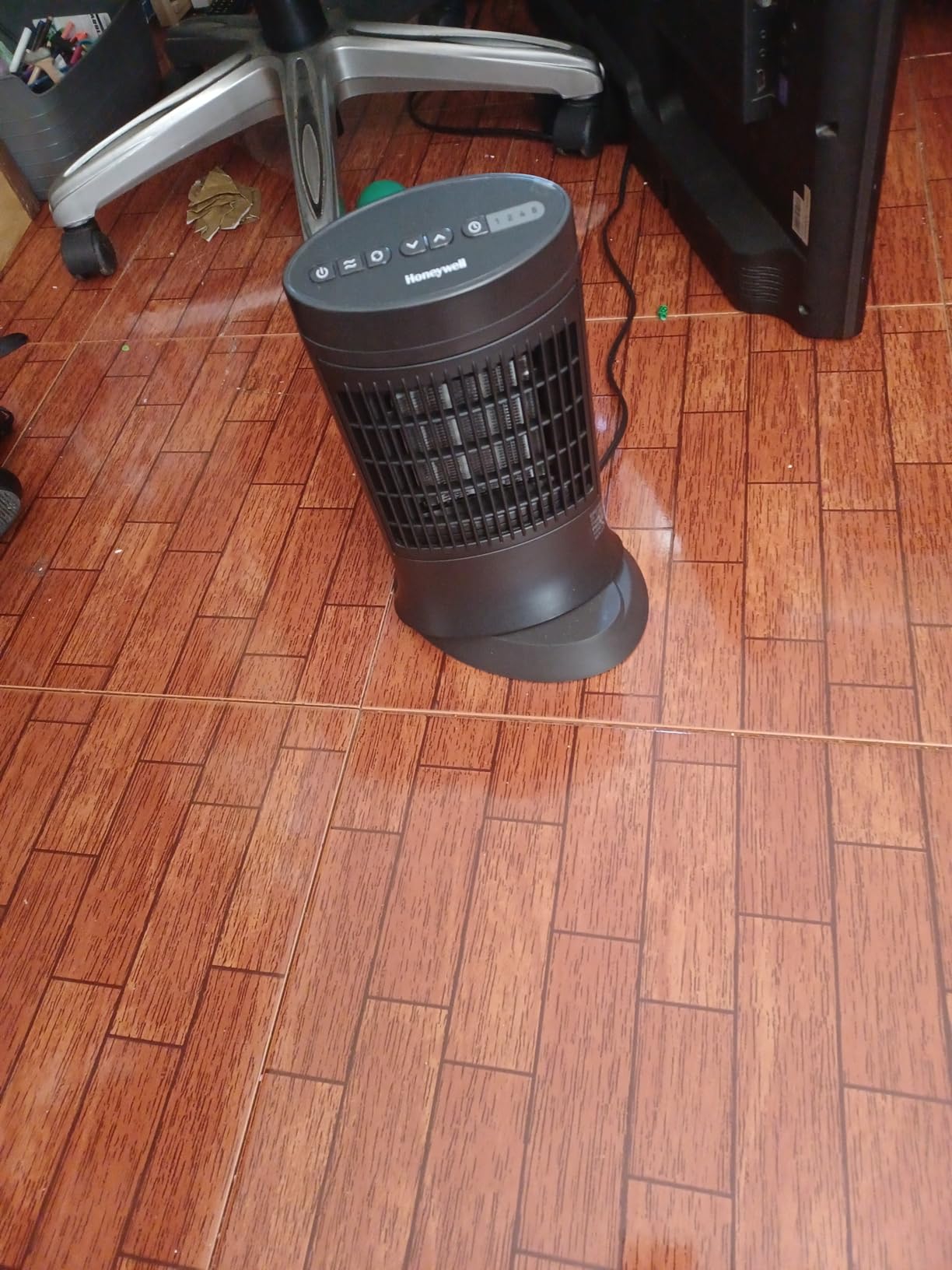 Honeywell Slim Ceramic Tower Heater, Small Room, Black – Easy to Use – Slim Space Heater with Two Heat Settings customer photo 2