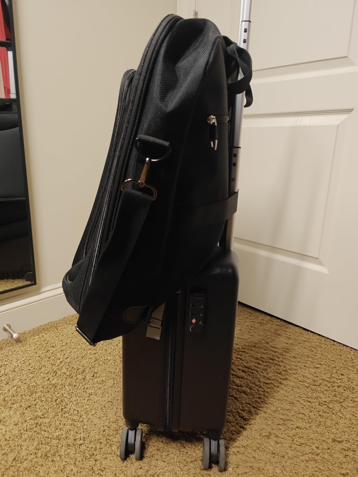 ZEGUR Premium travel garment bag. Carry-on for Men & Women. Hangs 4 Items customer photo 2