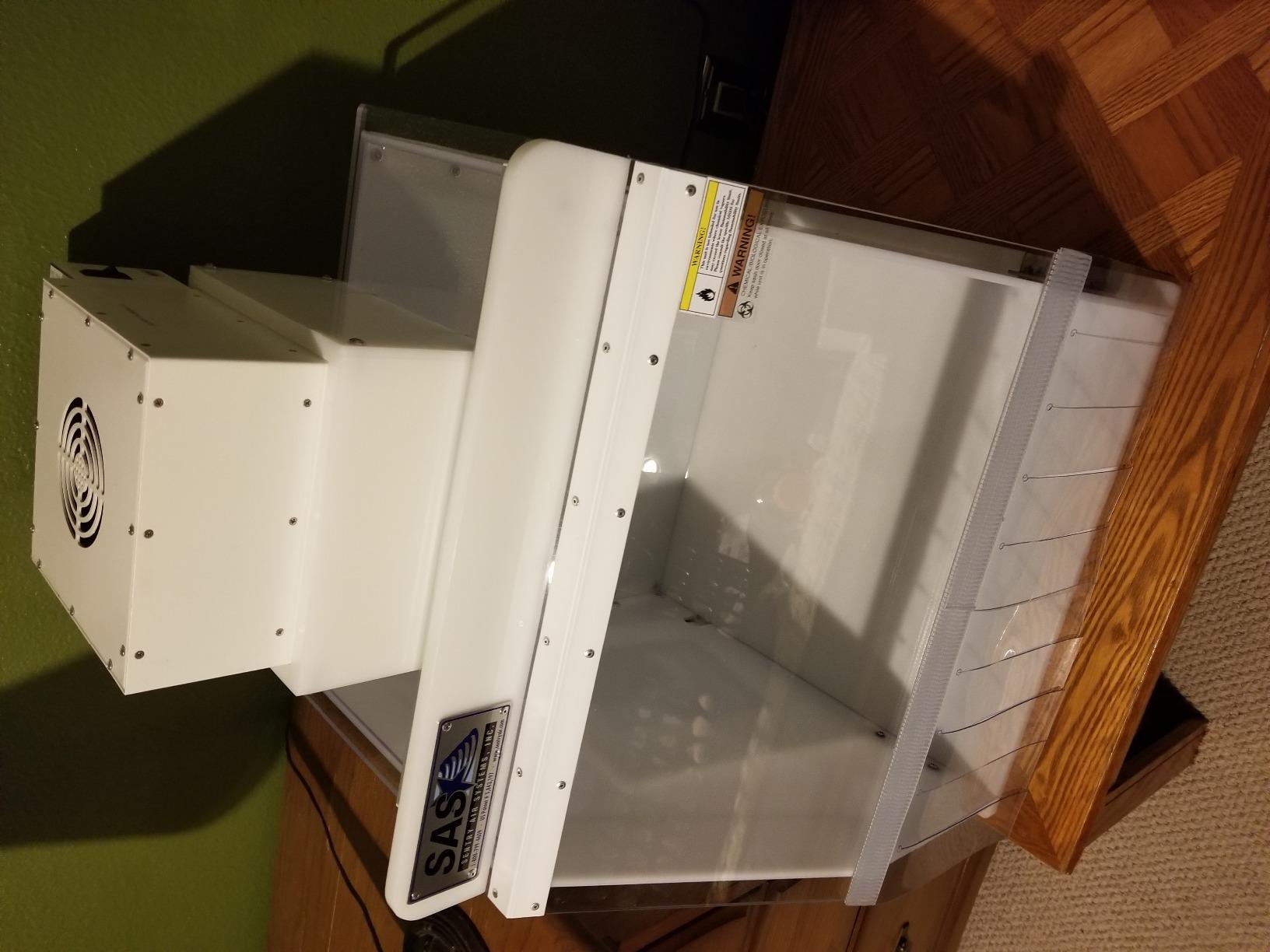 18” Portable Clean Room – Laminar Flow Hood for medical and laboratory uses. Positive-pressure workspace meets ISO Class 5 Standards. Supplies Filtered Air to the Workspace customer photo 1