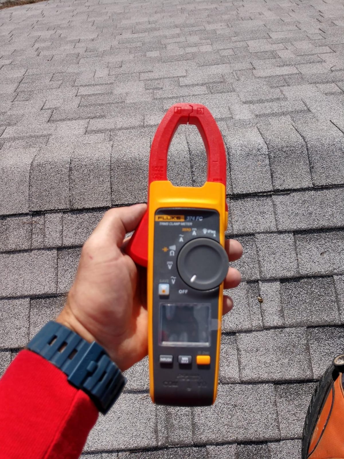 FLUKE-374 FC 600A Ac/Dc TRMS Wireless Clamp customer photo 1
