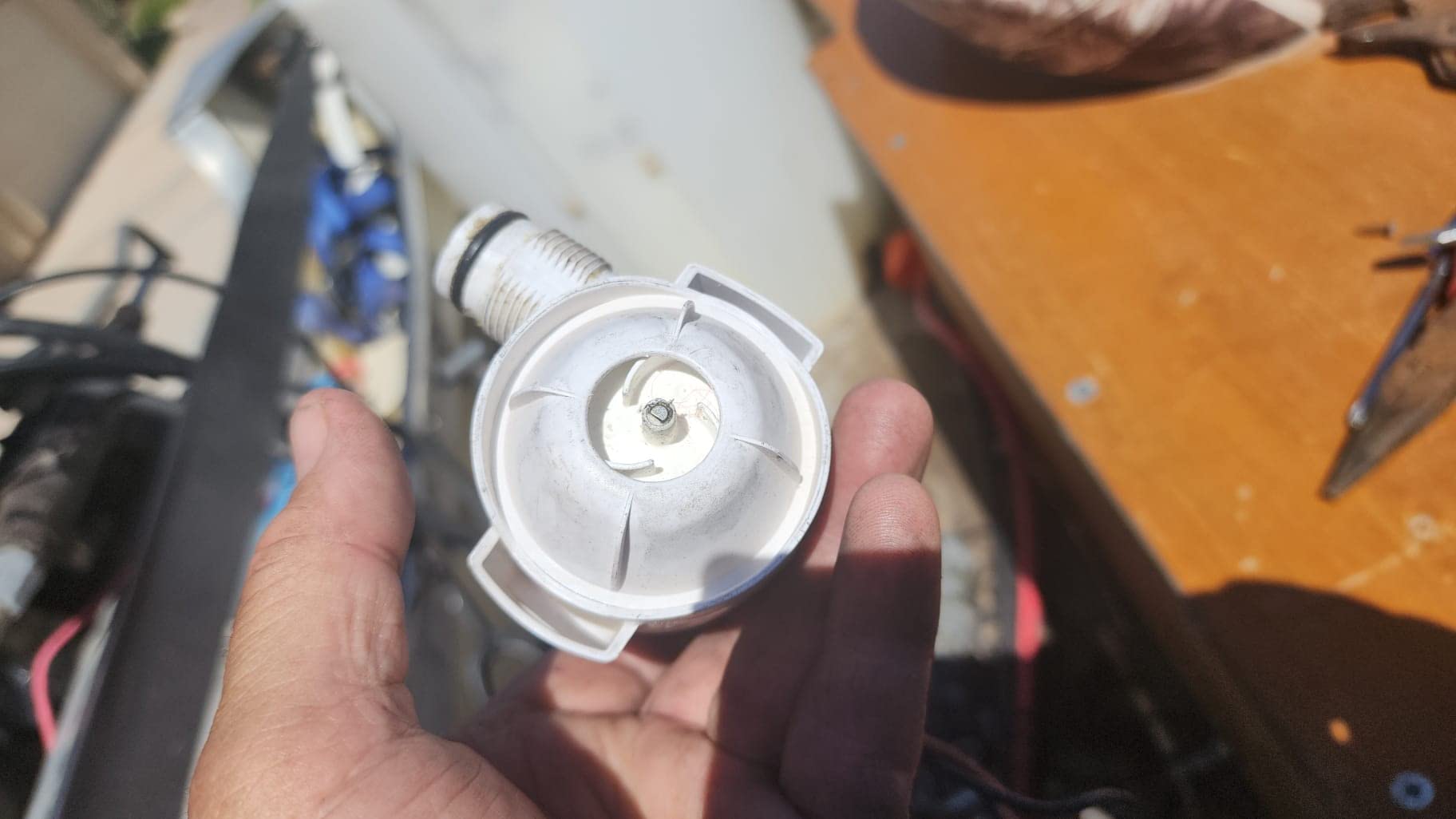 Rule 25DA, Standard Bilge Pump, Non-Auto, Submersible,500 GPH, 12V customer photo 2