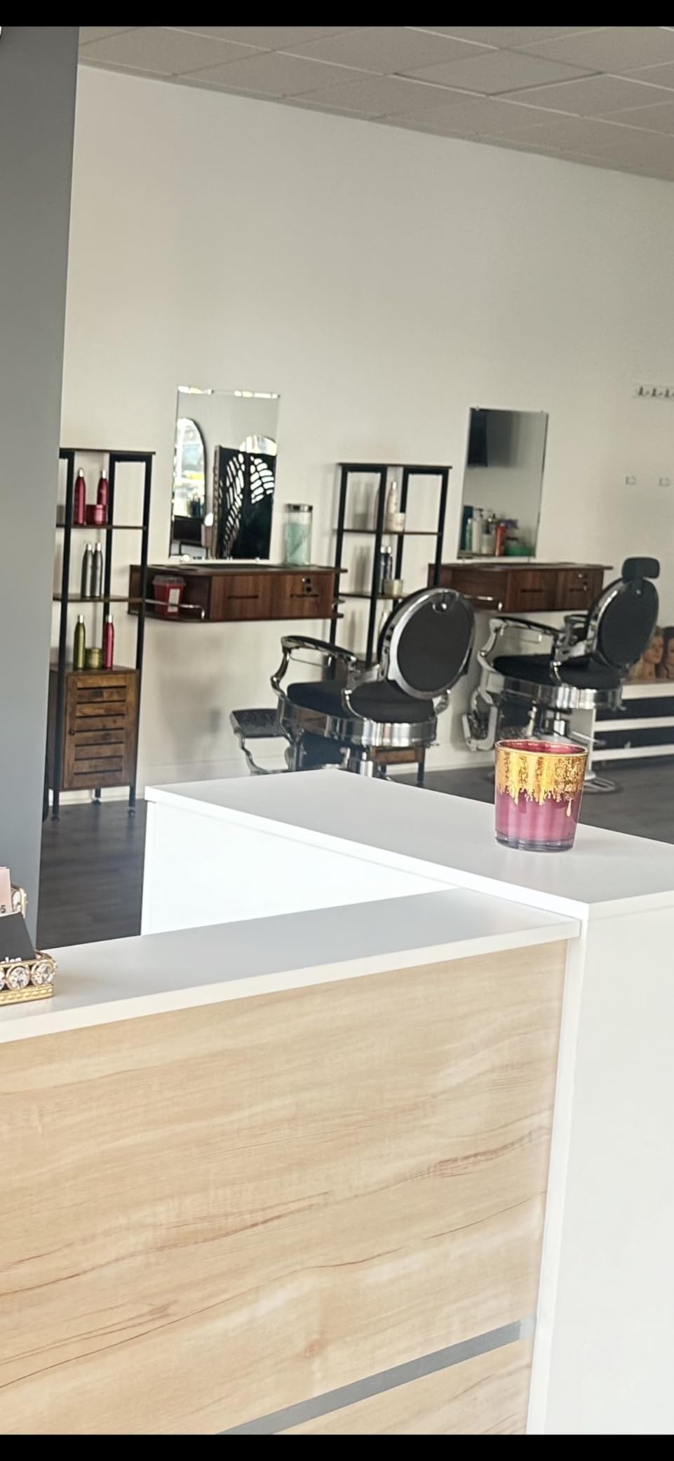 BarberPub Wall Mount Styling Station with Lockable Drawer (Black) customer photo 2
