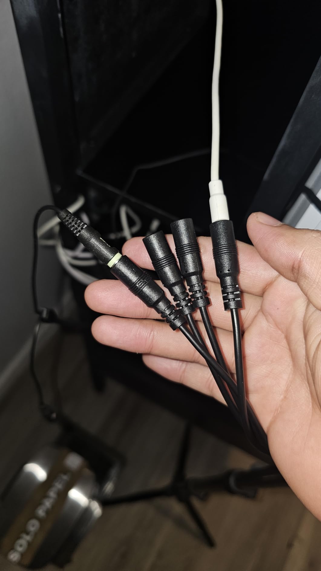 3.5mm Headphone Splitter Cable,ONXE 1/8 Inch AUX Stereo Jack Audio Splitter 1 Male to 2 3 4 Female Adapter Cable for Mp3 Player Mobile Phone Laptop, PC Headphone Speakers(Black) customer photo 1