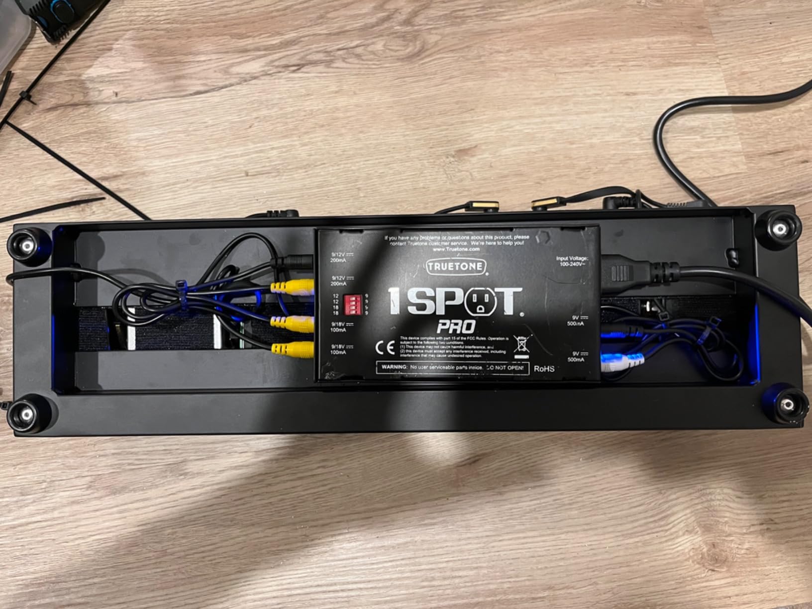Truetone 1 SPOT Pro CS6 Low Profile Guitar Pedal Power Supply with 6 Isolated Outputs, 9V 12V 18V, Studio Power for Your Pedalboard customer photo 2