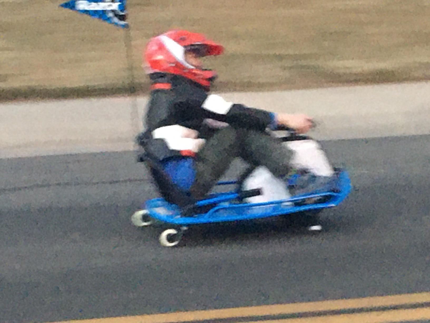 Razor Crazy Cart – 12 MPH (19 KMH) Ultimate Drifting Machine with 40 Min Ride Time, High-Torque Motor and Pro-Style Drift Bar for Extreme Fun, Ages 9+ customer photo 2