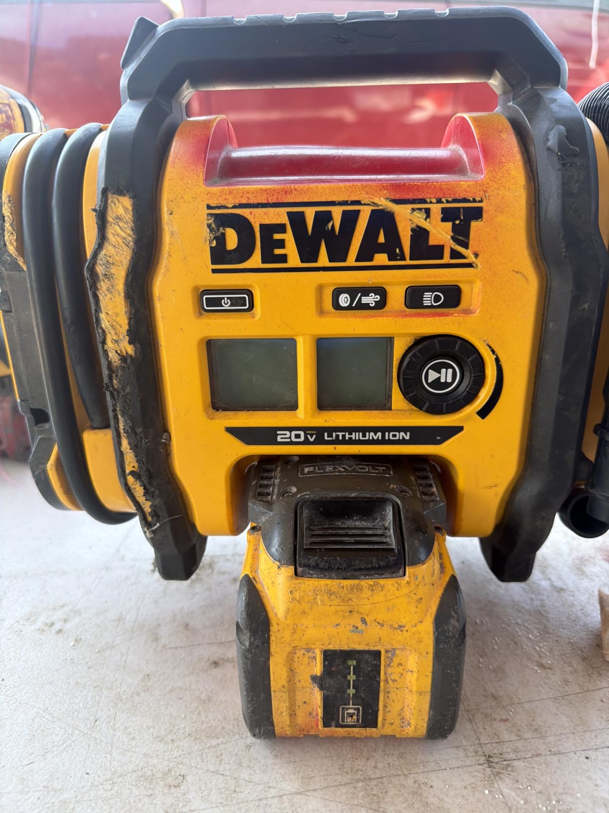 DEWALT Tire Inflator Portable Air Compressor 20V MAX, Car Air Pump with Automatic Shut Off, LED Light, Tool Only (DCC020IB) customer photo 1