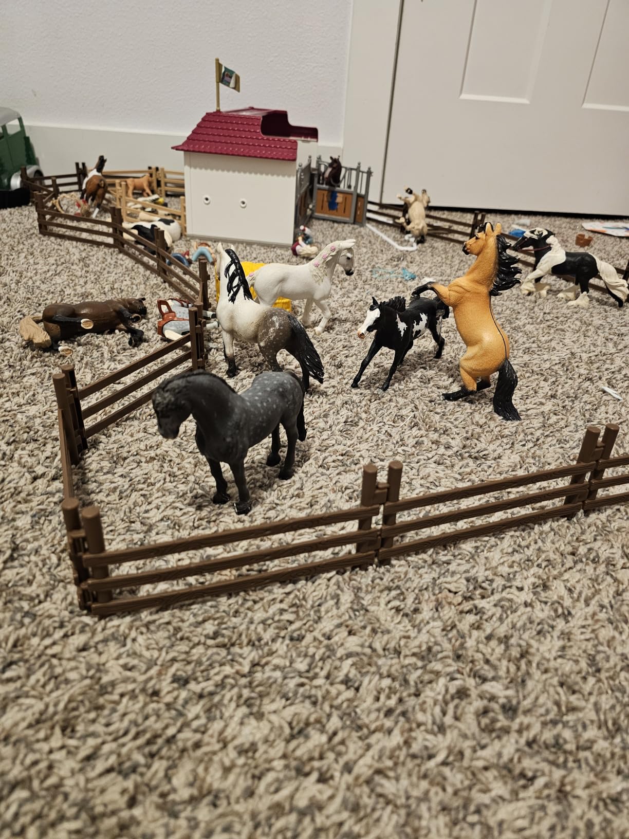 TOYMANY 24PCS Plastic Fence Toys Horse Corral Fencing Accessories Playset customer photo 2