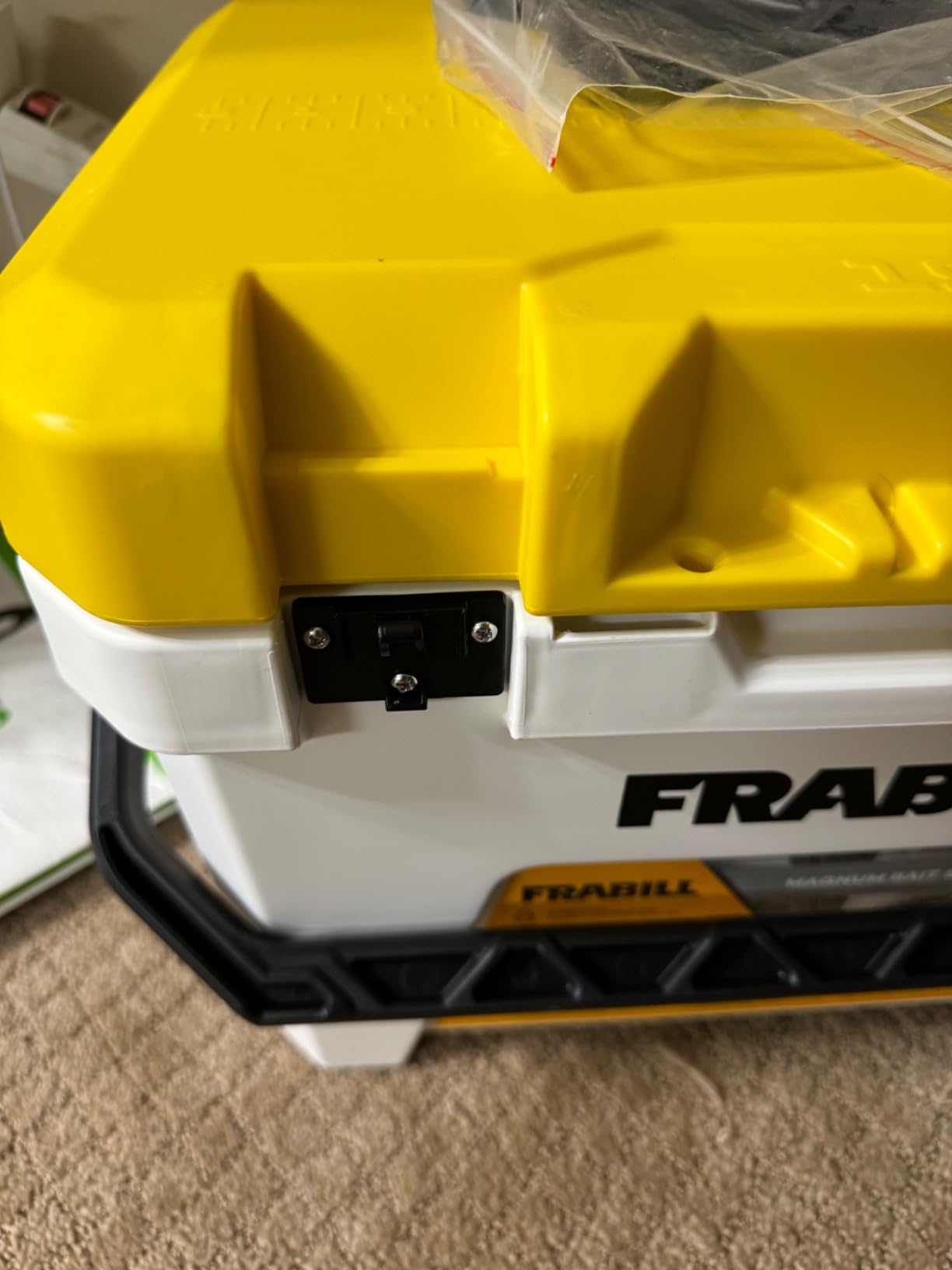 Frabill Magnum Bait Station 19 Quart Live Bait Well, White and Yellow customer photo 2