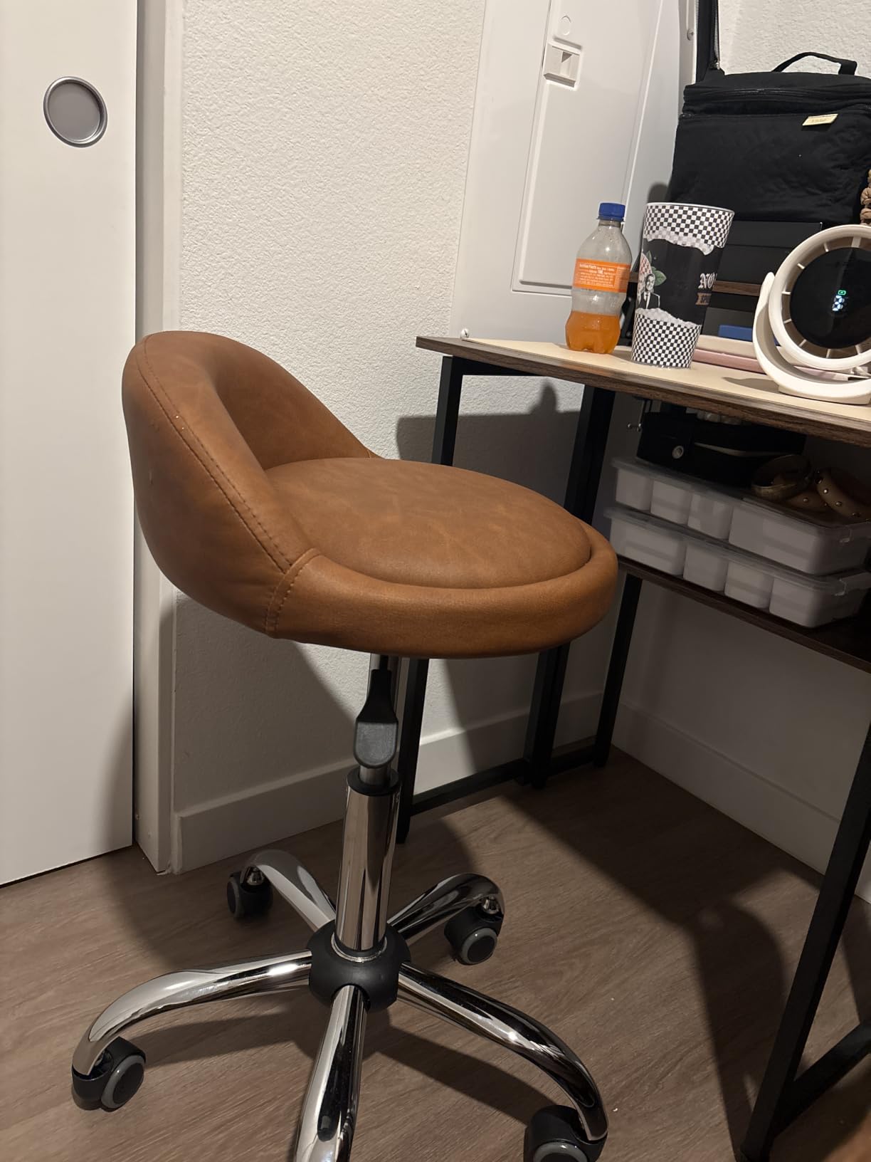 Yaheetech Adjustable Rolling Swivel Salon Stool with Backrest, Black customer photo 2