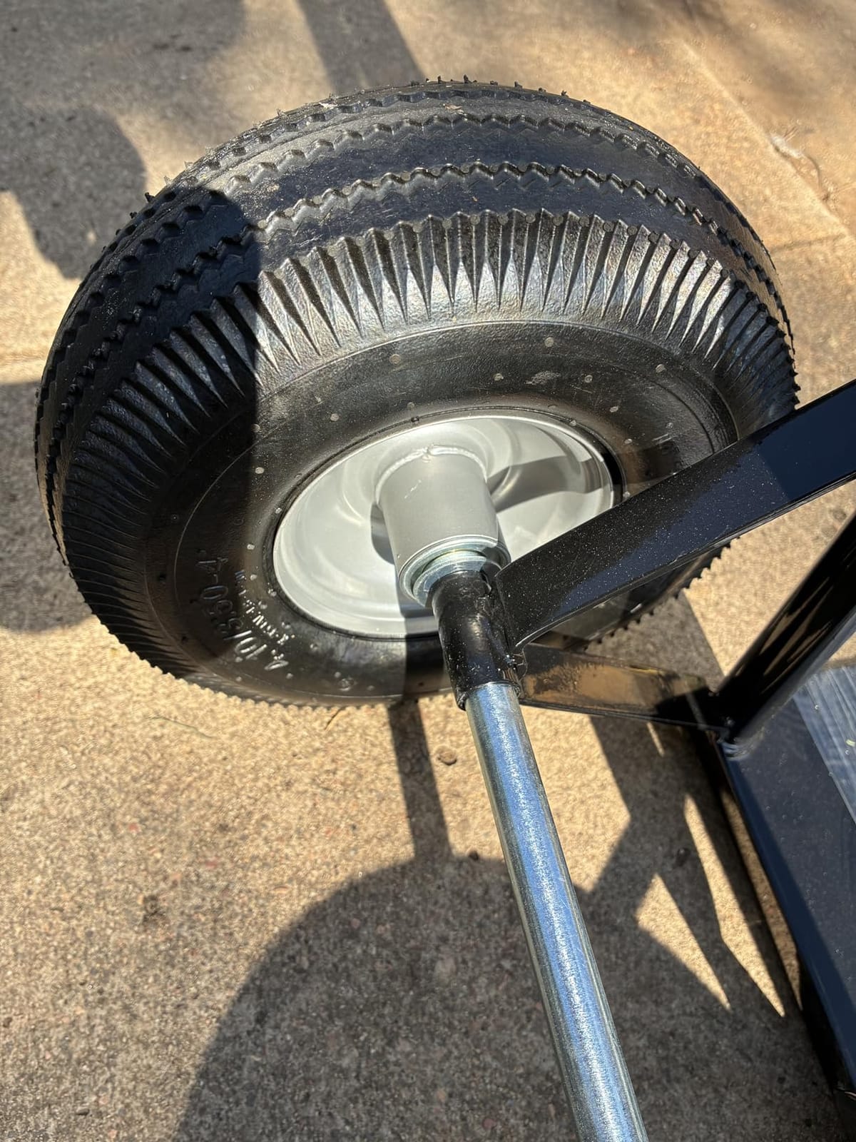 Ironton Steel Hand Truck, 600-Lb. Capacity, 10in. Pneumatic Tires customer photo 1