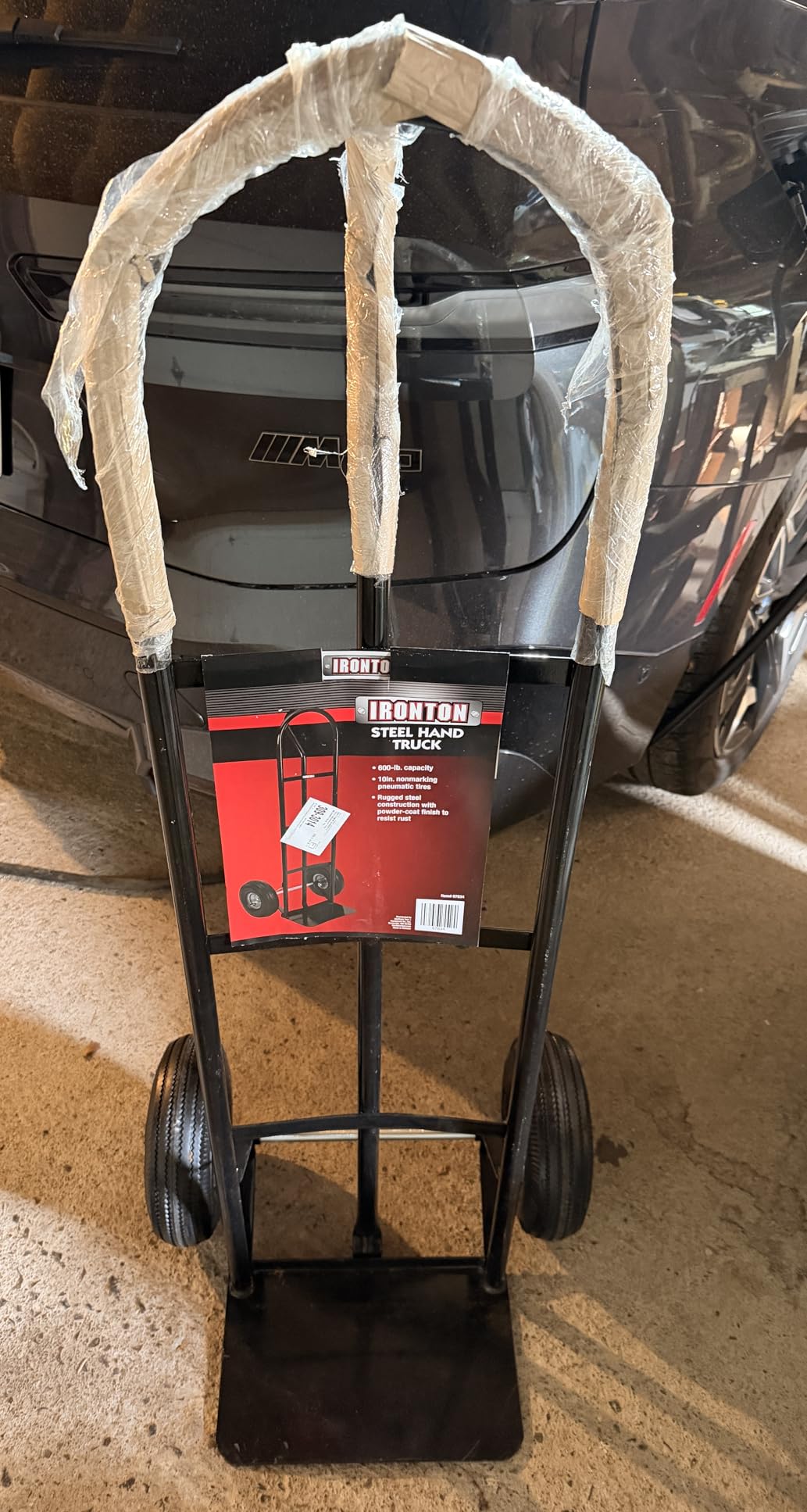 Ironton Steel Hand Truck, 600-Lb. Capacity, 10in. Pneumatic Tires customer photo 2