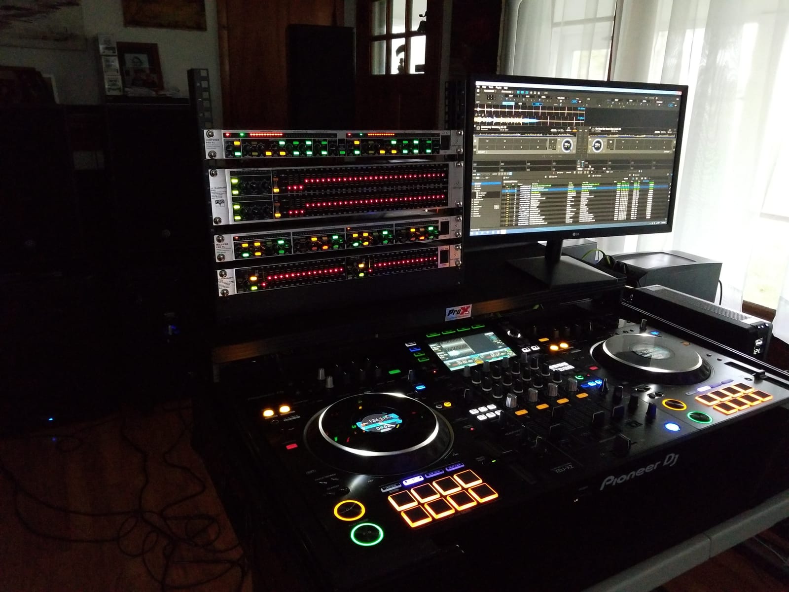 Behringer Composer Pro-XL MDX2600 Compressor with De-esser customer photo 1