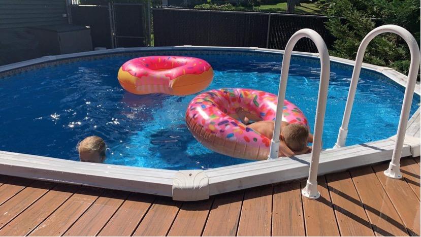 Vinyl Works Snap & Lock 4 Step Above Ground Pool Ladder, Handrails, White customer photo 2
