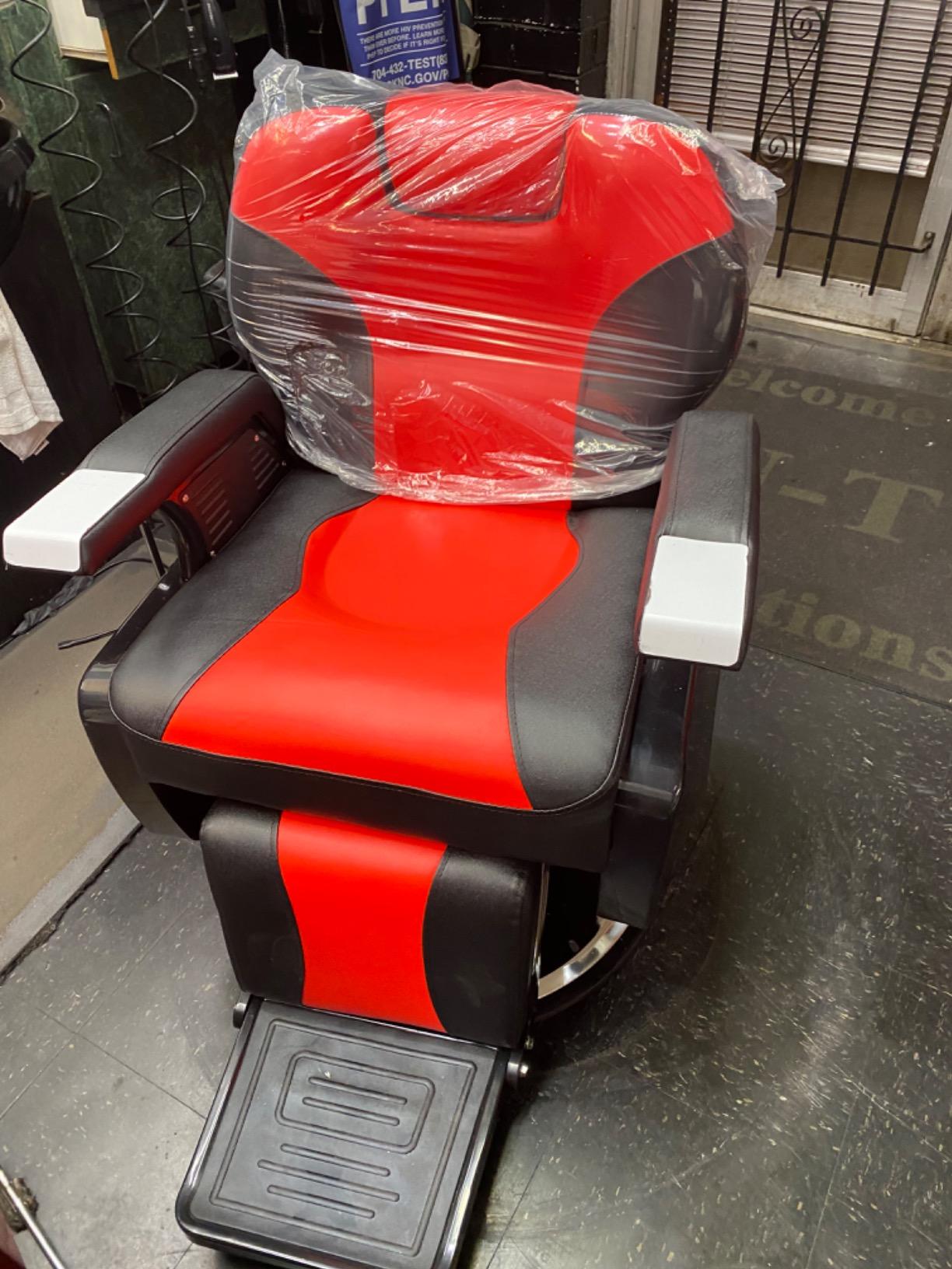BarberPub Hydraulic Reclining Barber Chair Styling Chair 2688 (Black) customer photo 1