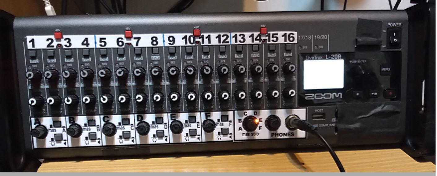 Zoom LiveTrak L-20R Mixer/Multitrack Recorder for Musicians with 20 Inputs, 22 Channels of Recording, Wireless iOS Control, 22-In/4-Out USB Audio Interface, 6 Customizable Outputs customer photo 1