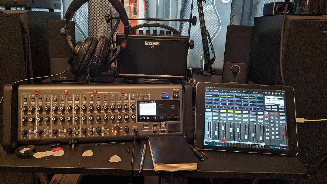 Zoom LiveTrak L-20R Mixer/Multitrack Recorder for Musicians with 20 Inputs, 22 Channels of Recording, Wireless iOS Control, 22-In/4-Out USB Audio Interface, 6 Customizable Outputs customer photo 2