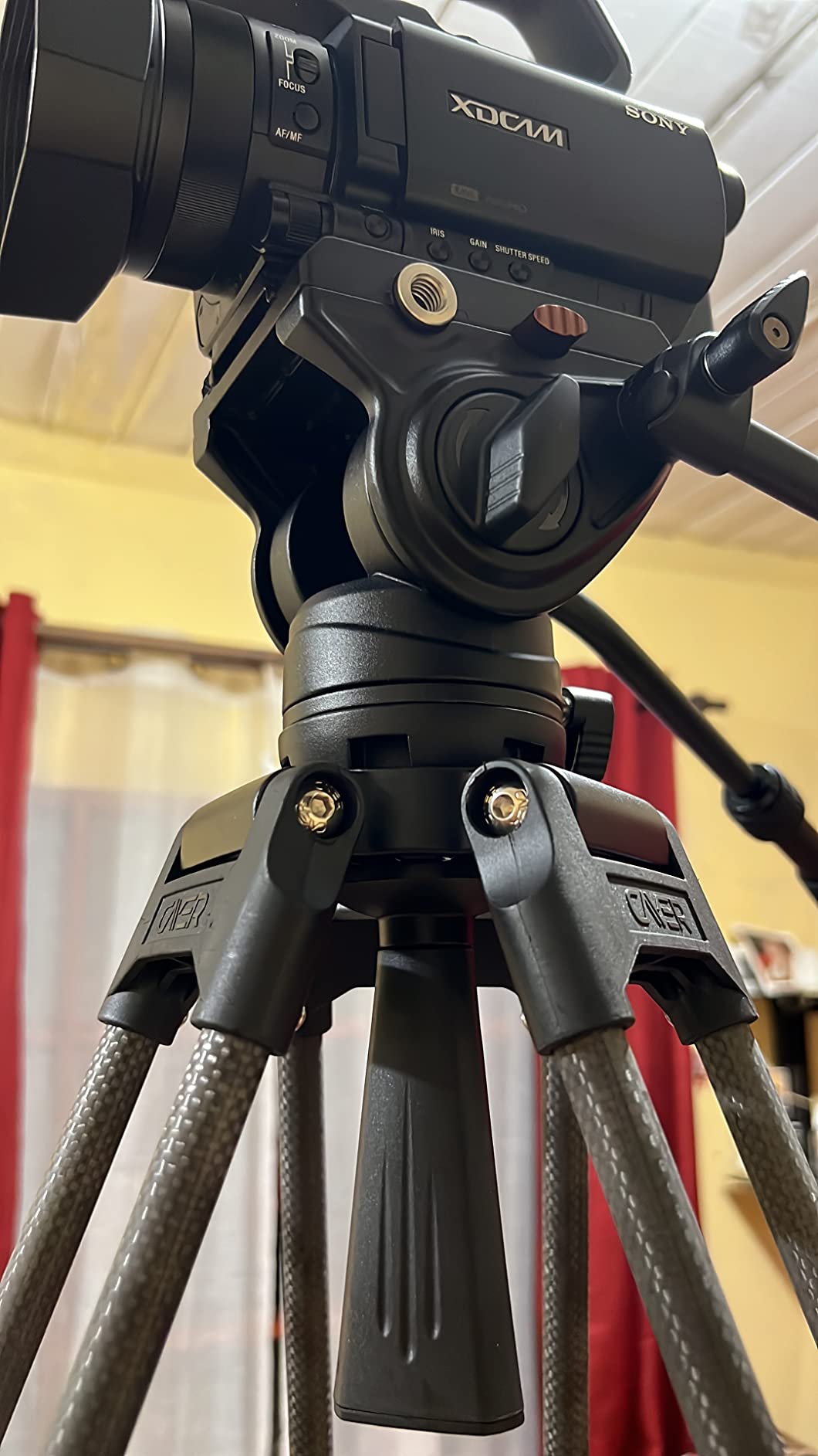 Cayer BV25LH Heavy Duty Carbon Fiber Tripod, 74