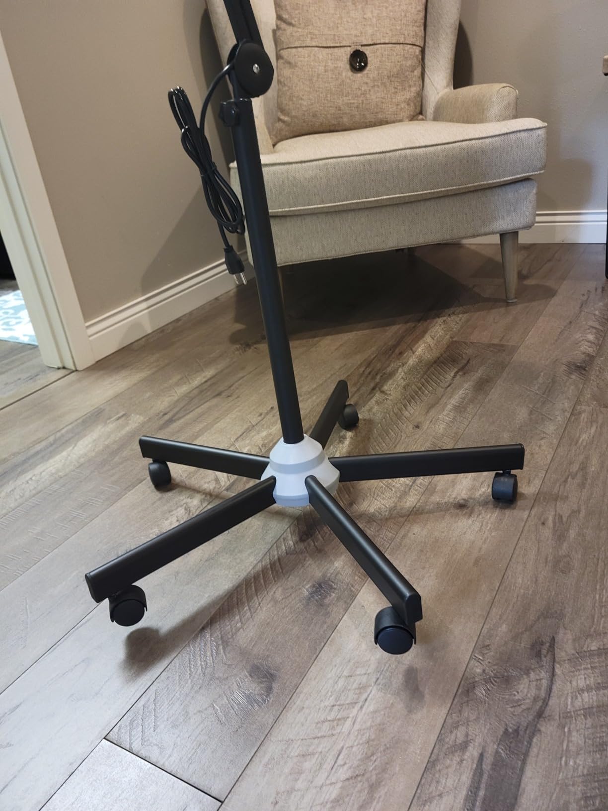 15X Magnifying Floor Lamp with 5 Wheels Rolling Base for Estheticians - 2,200 Lumens LED Dimmable Light with Magnifying Glass, Lighted Magnifier for Reading, Crafts, Sewing, Close Work, Estheticians customer photo 1