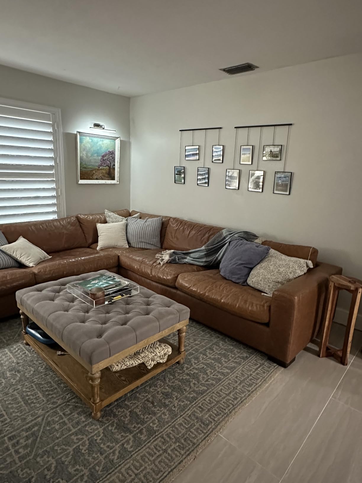 Umbra Exhibit Picture Frame Set, Adjustable Wall Mount, Set of 5, Black customer photo 1