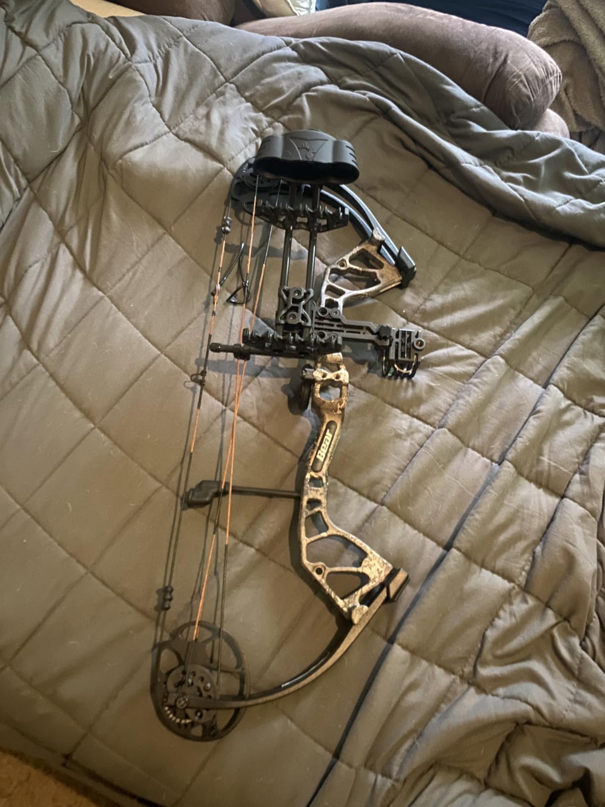 Bear Archery Royale Ready to Hunt Compound Bow Archery Set with Archery Accessories for Adults and Youths, 12”- 27” Draw Length, 5-50 Lbs Draw Weight, Up to 290 FPS customer photo 1