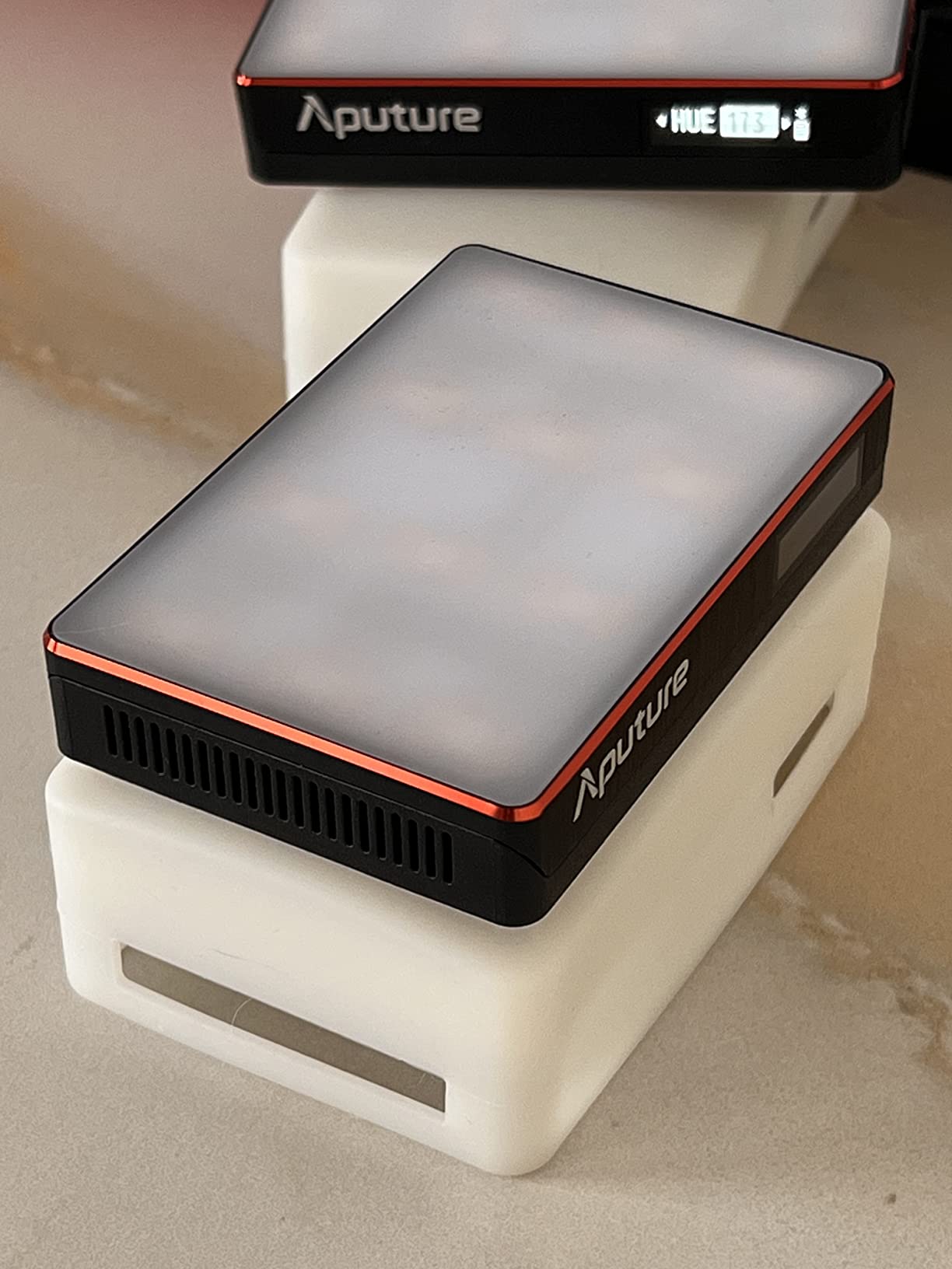 Aputure Amaran MC RGBWW Mini On Camera Video Light,3200K-6500K,CRI/TLCI 96+ customer photo 1