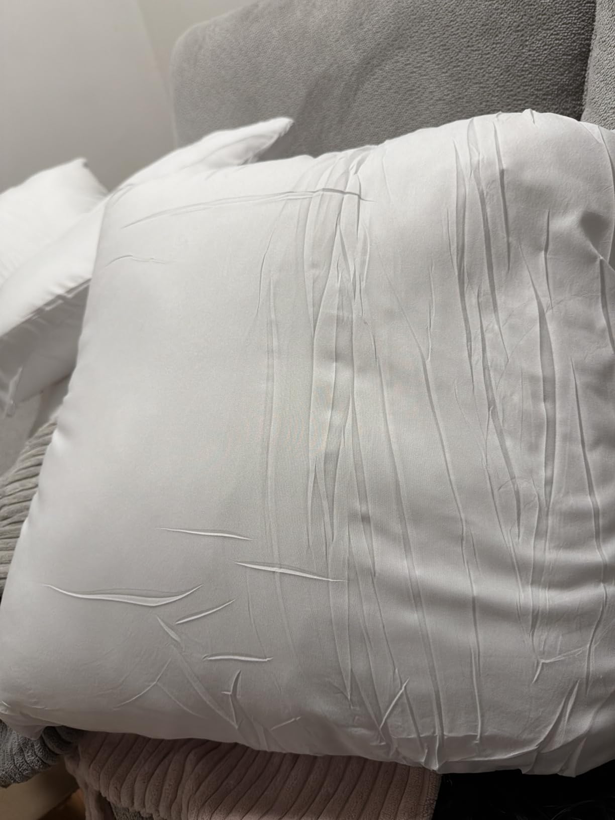 EDOW Throw Pillow Inserts, Set of 4 Lightweight Down Alternative Polyester Pillow, Couch Cushion, Sham Stuffer, Machine Washable. (White, 18x18) customer photo 2
