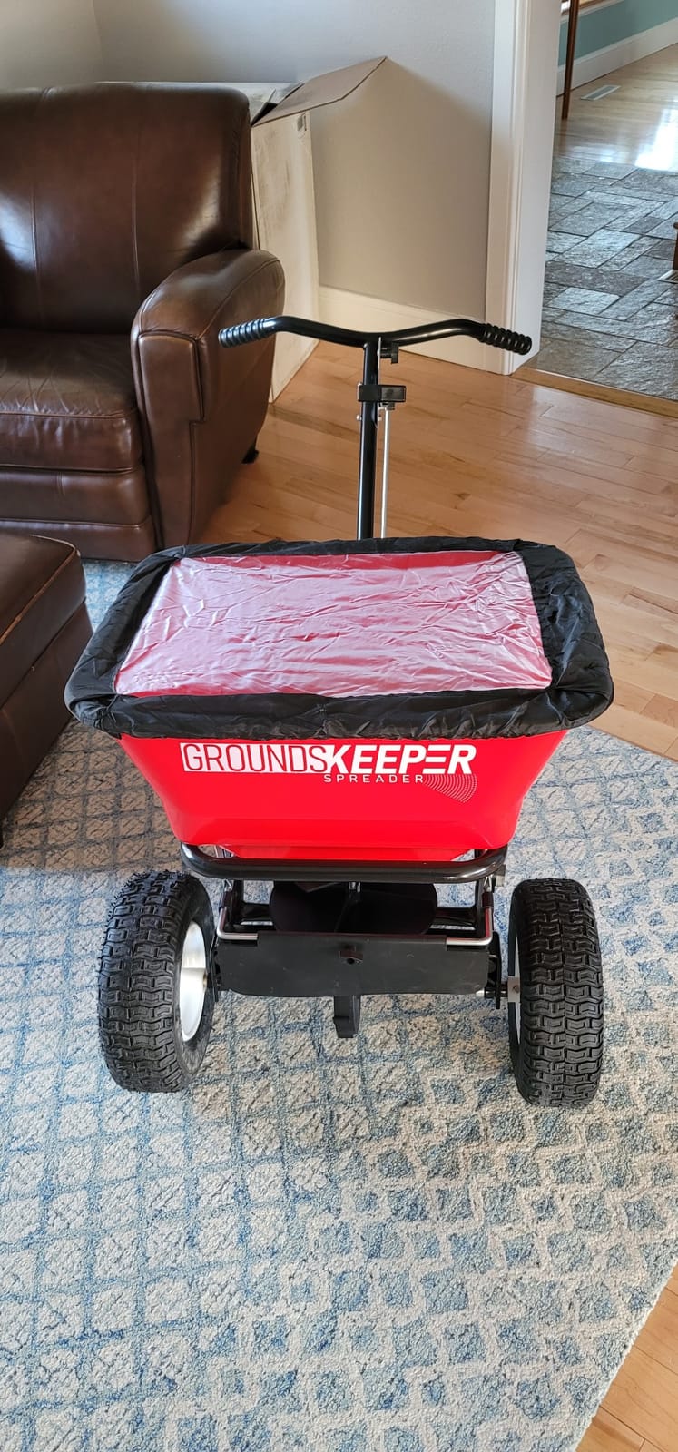 Buyers Products 3039632R 100 lb All-Season Walk-Behind Broadcast Spreader customer photo 2
